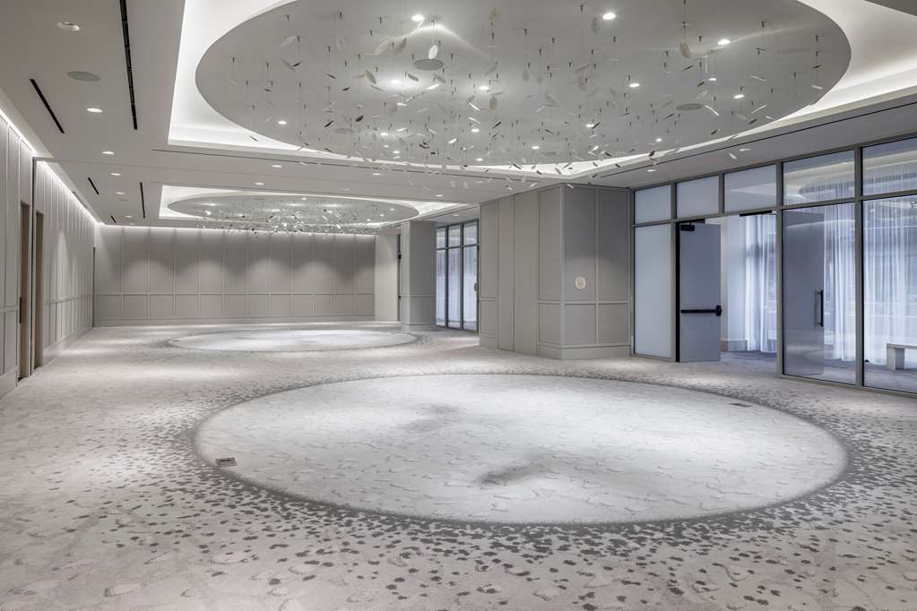 The Morrow Washington DC, Curio Collection by Hilton Image