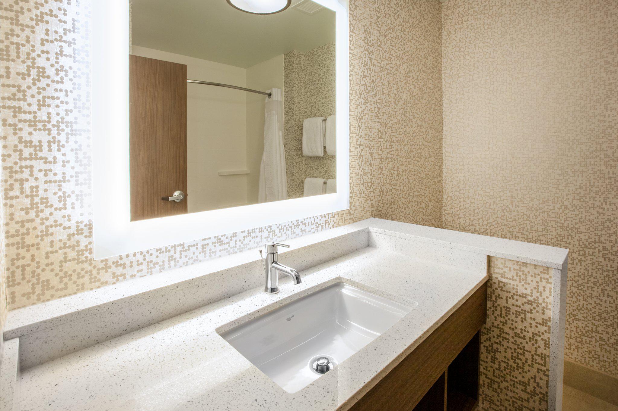 Holiday Inn Express & Suites Indianapolis NE - Noblesville Photo