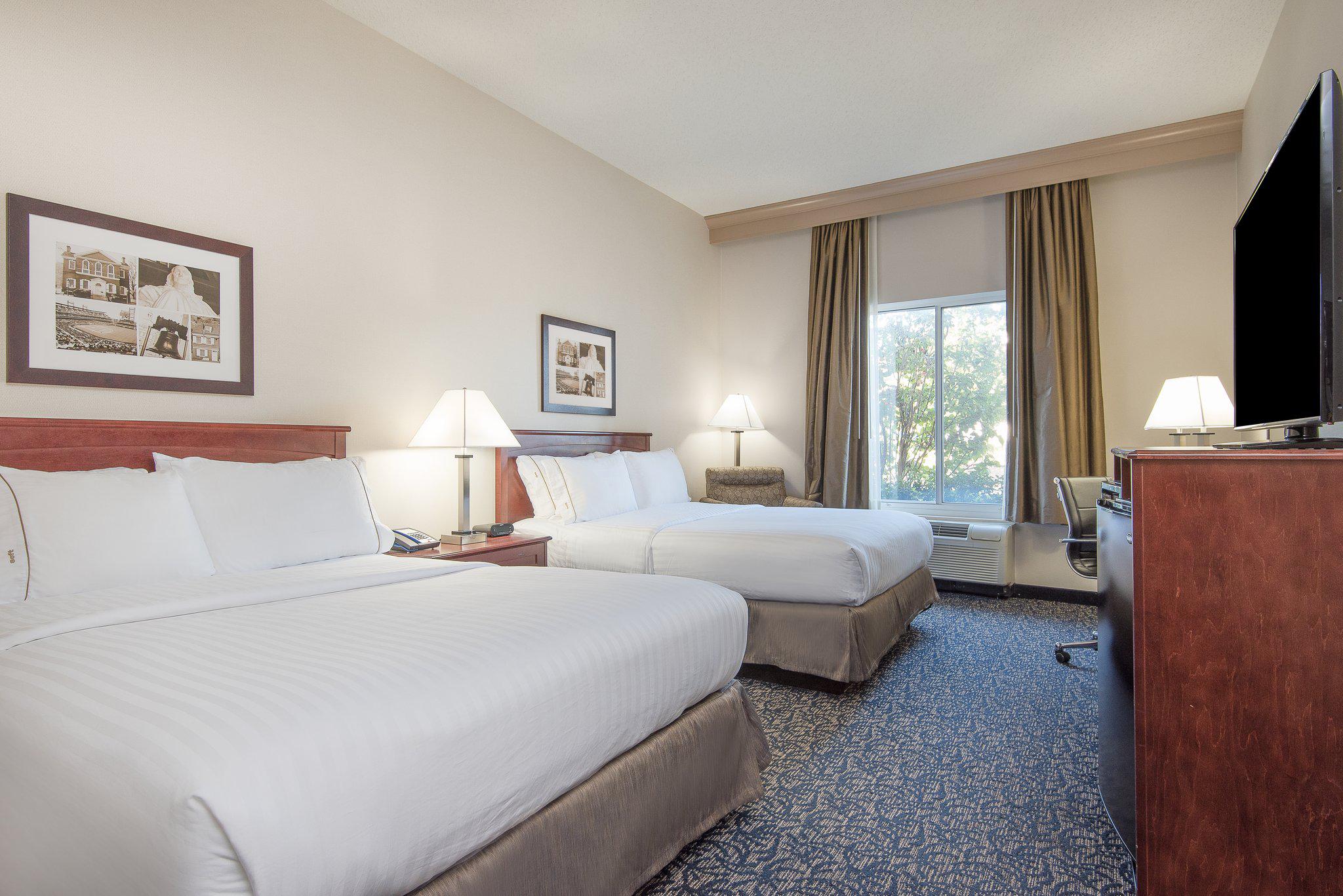 Holiday Inn Express & Suites Philadelphia - Mt. Laurel Photo