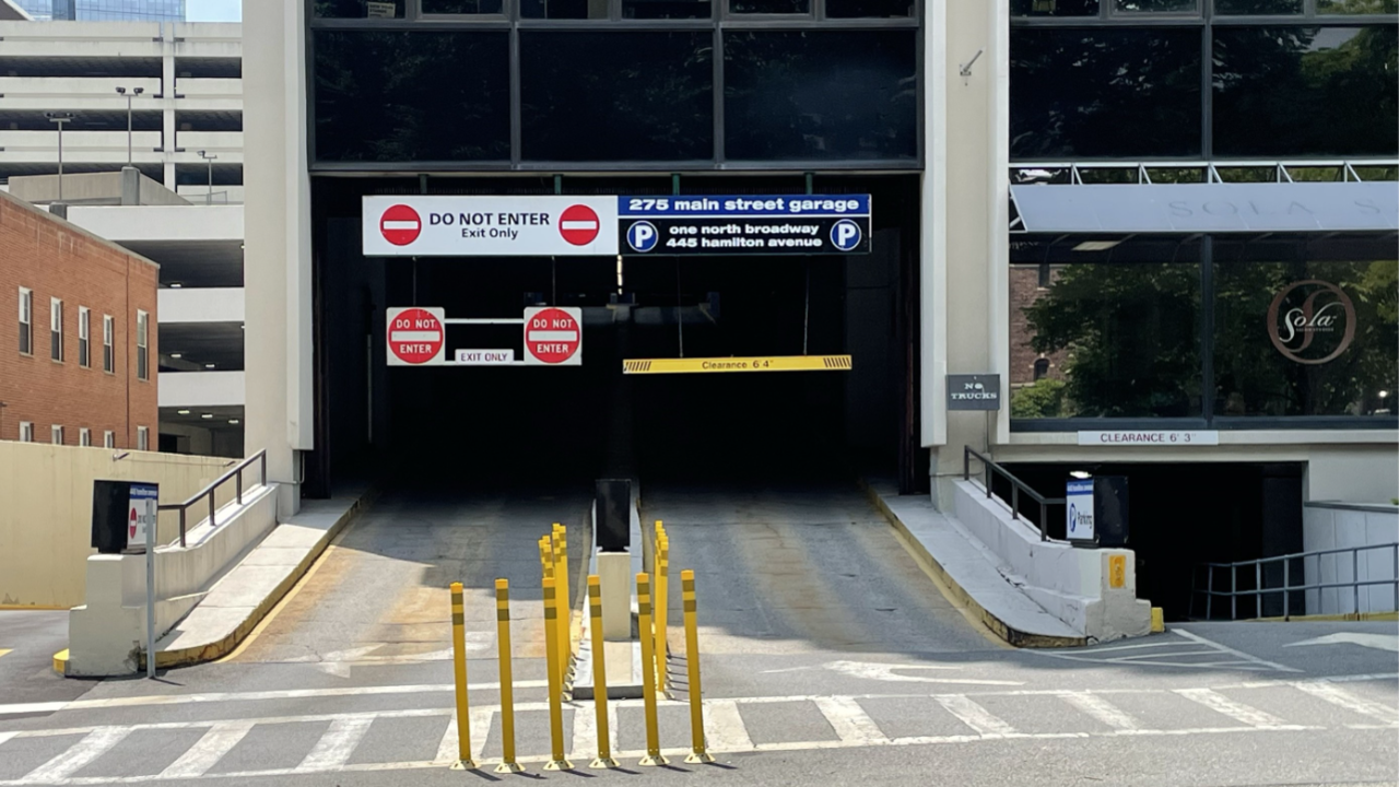 LAZ Parking - 275 Main St Garage
