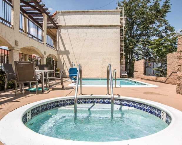 Images Econo Lodge