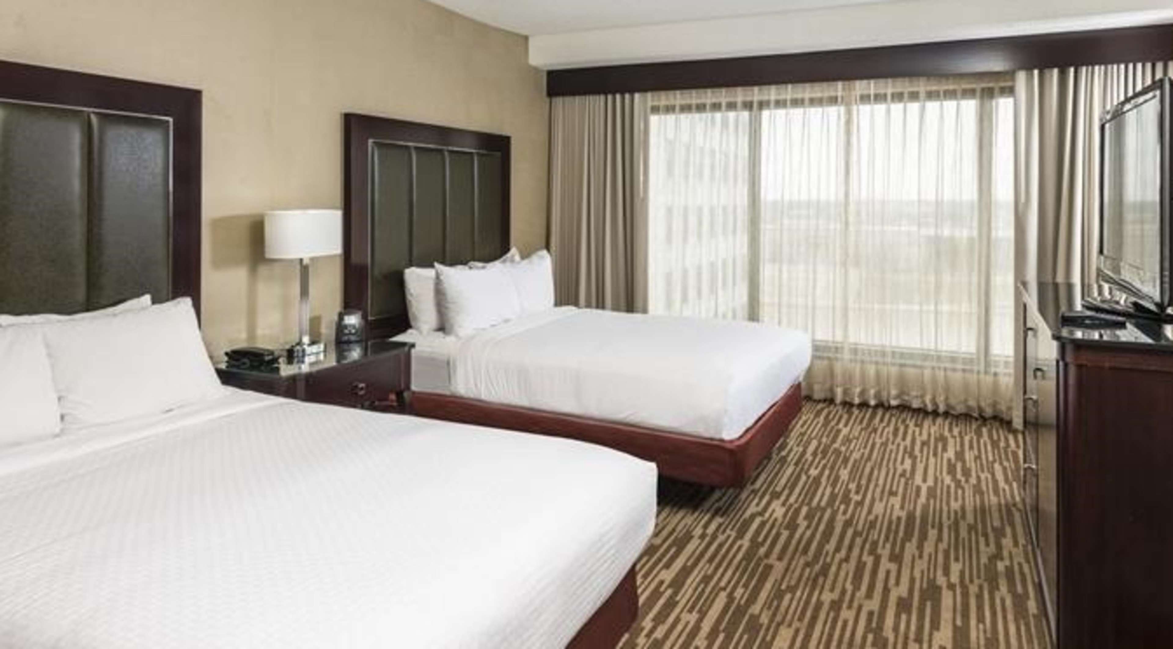 DoubleTree Suites by Hilton Hotel Columbus Downtown Photo