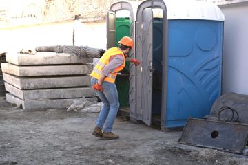 3 Portable Toilet Etiquette Tips