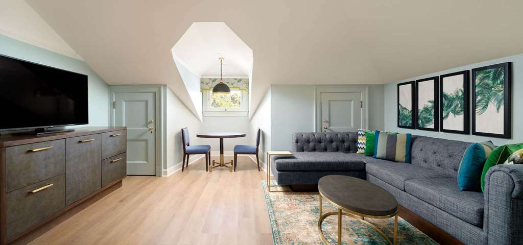 Hayes Mansion San Jose, Curio Collection by Hilton Image