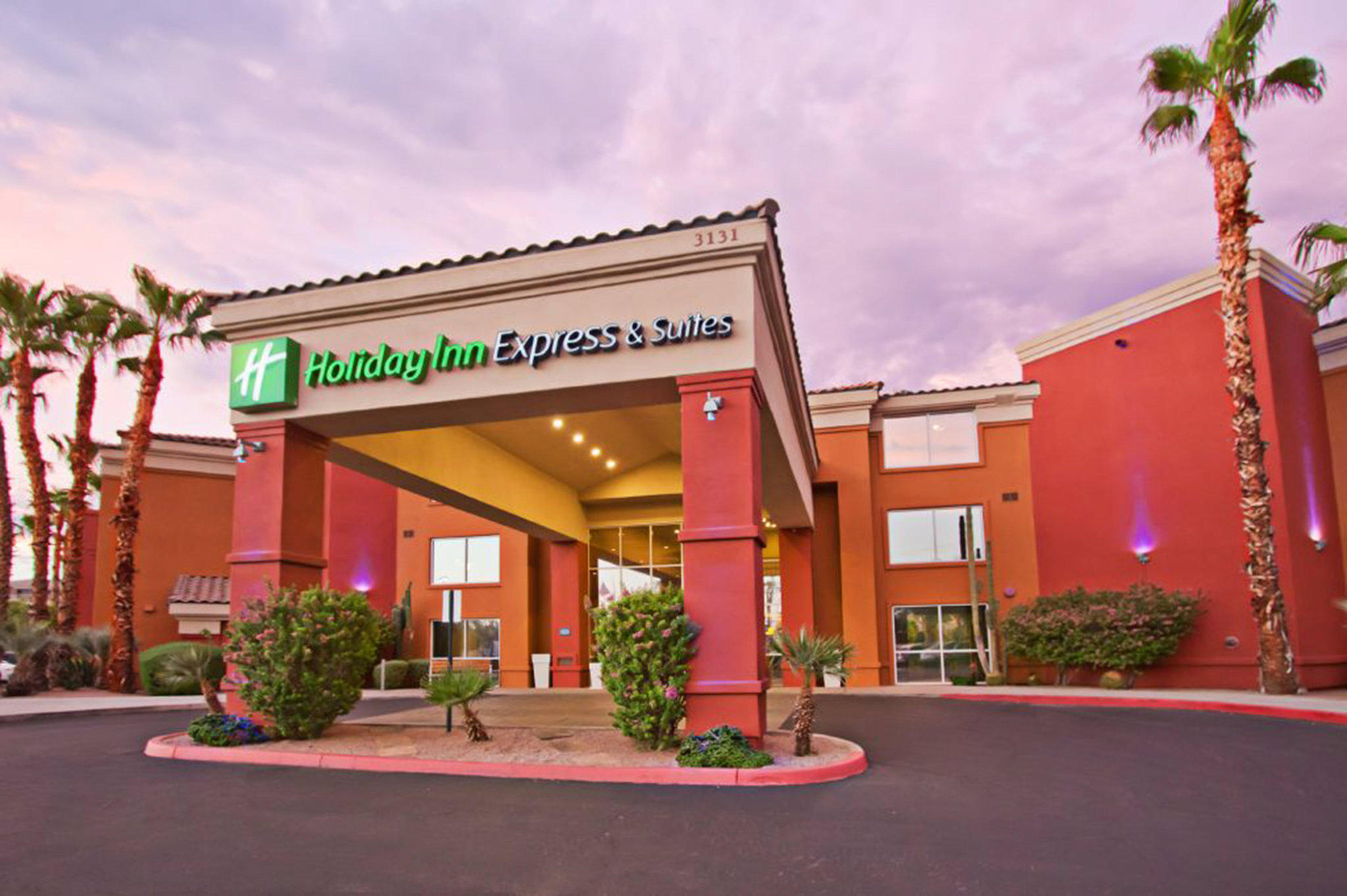 Holiday Inn Express & Suites Scottsdale - Old Town Photo