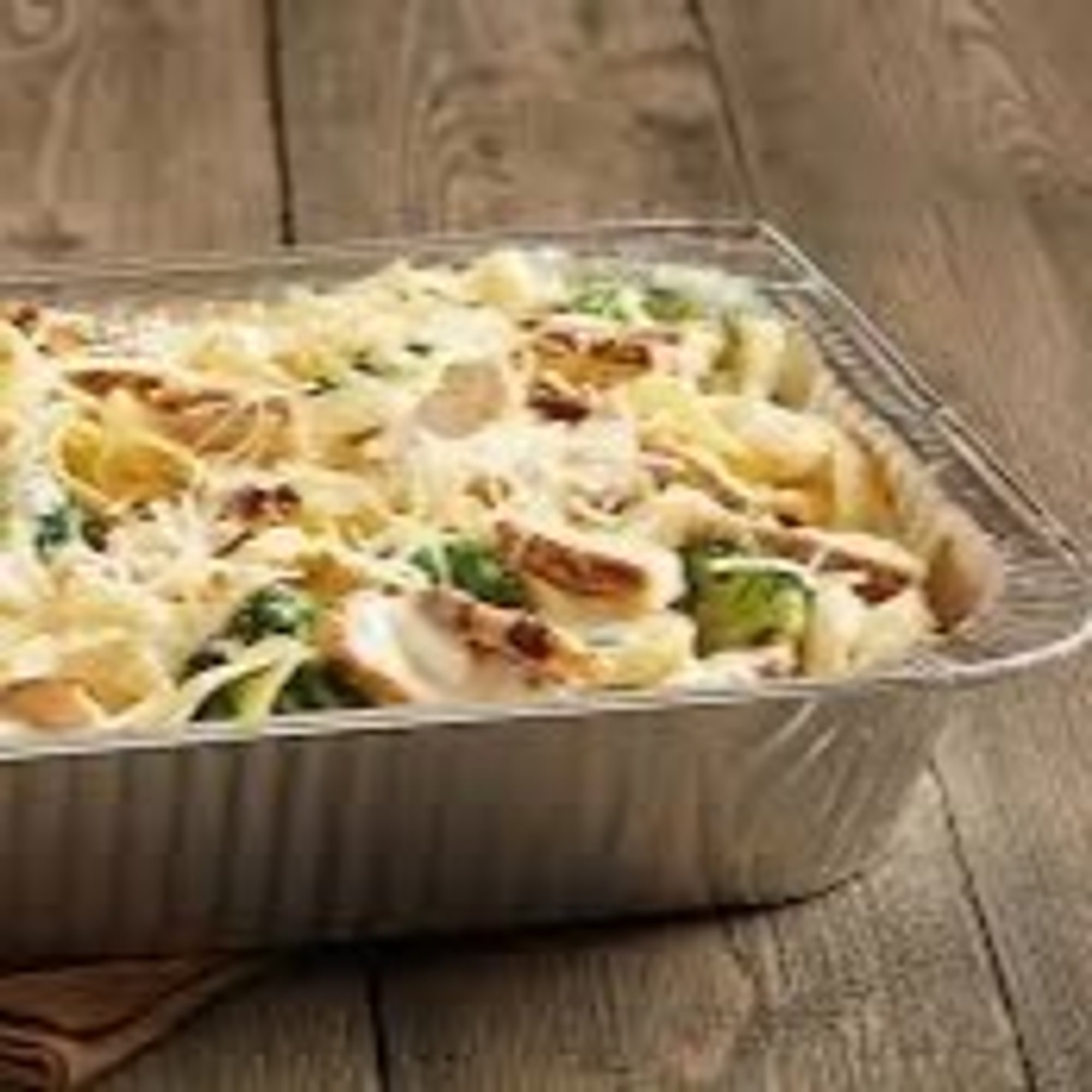 Large Pan Chicken Fettuccine Alfredo (Feeds 12-18)