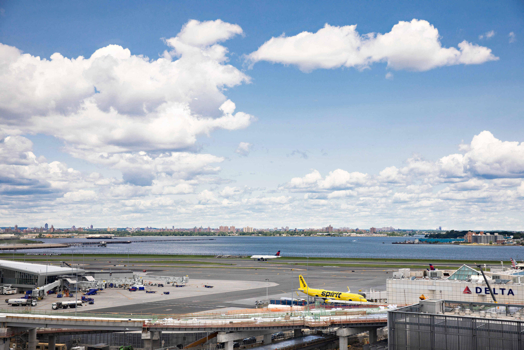 New York LaGuardia Airport Marriott Photo