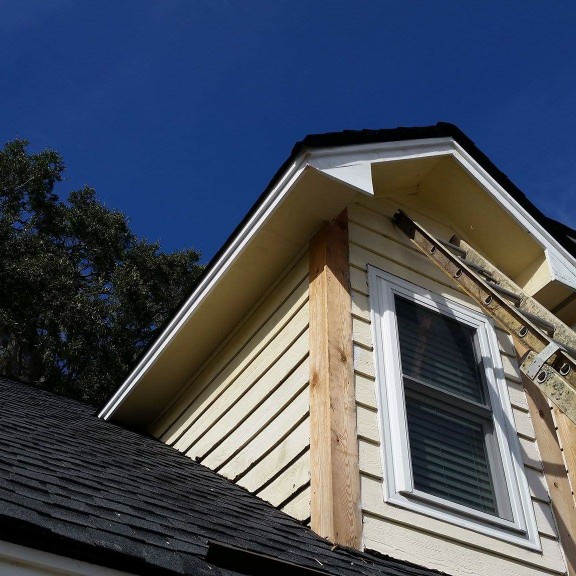 Save up to 20 percent on gutters and Siding when combined with a roof replacement.