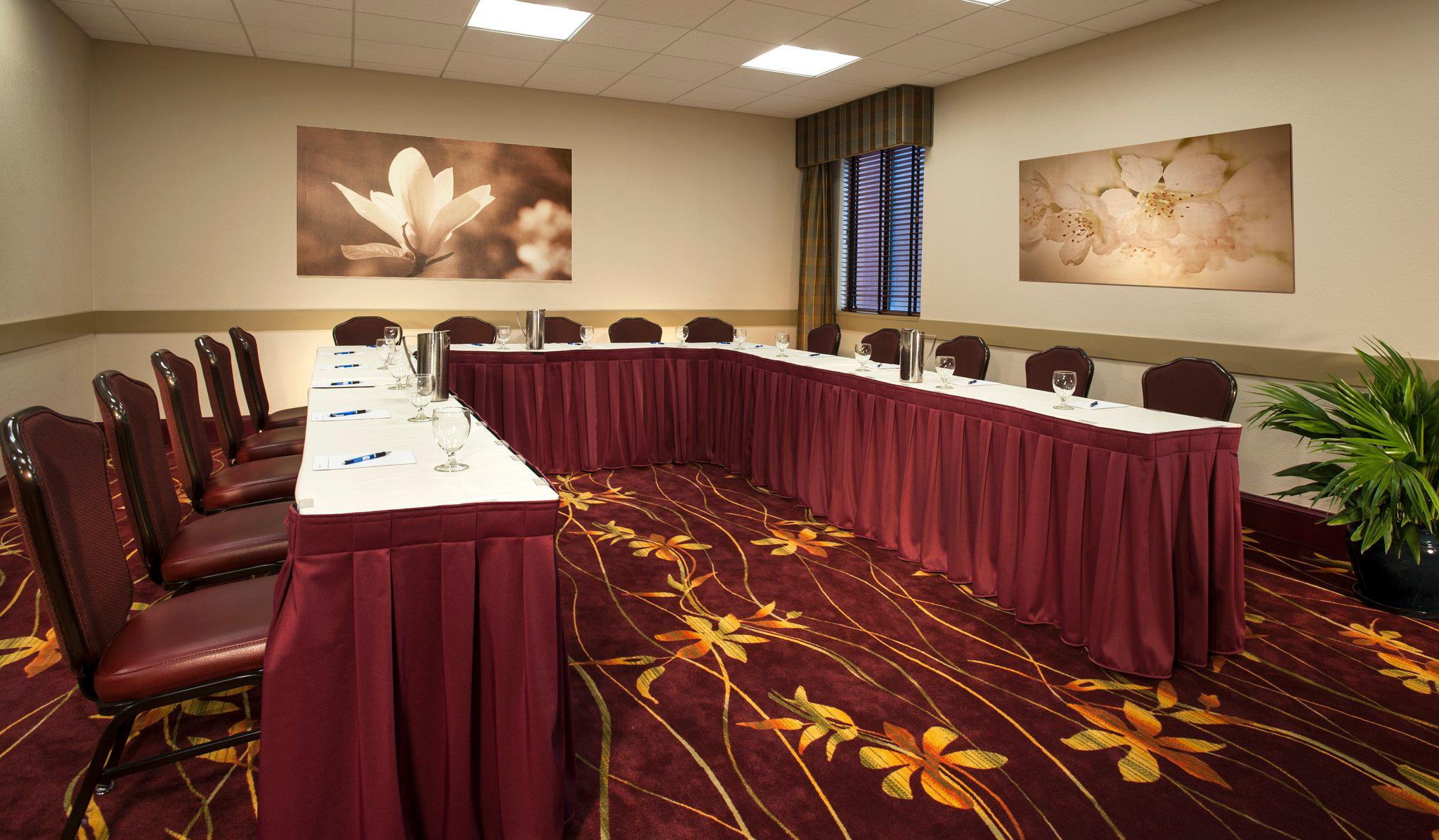 Holiday Inn Express & Suites Germantown - Gaithersburg Photo