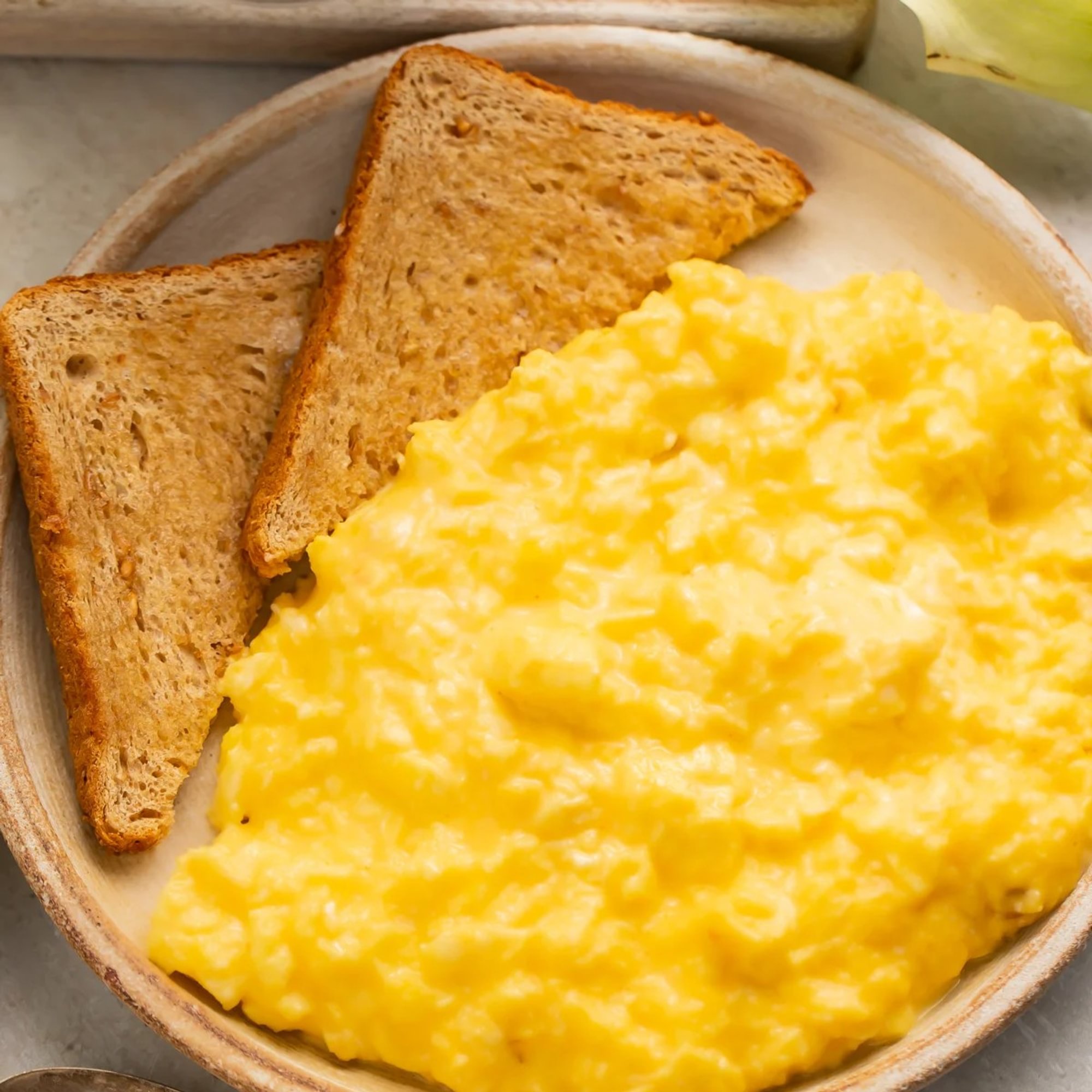 Eggs Scramble and Toast