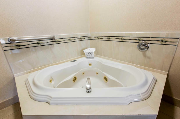 Images Comfort Suites