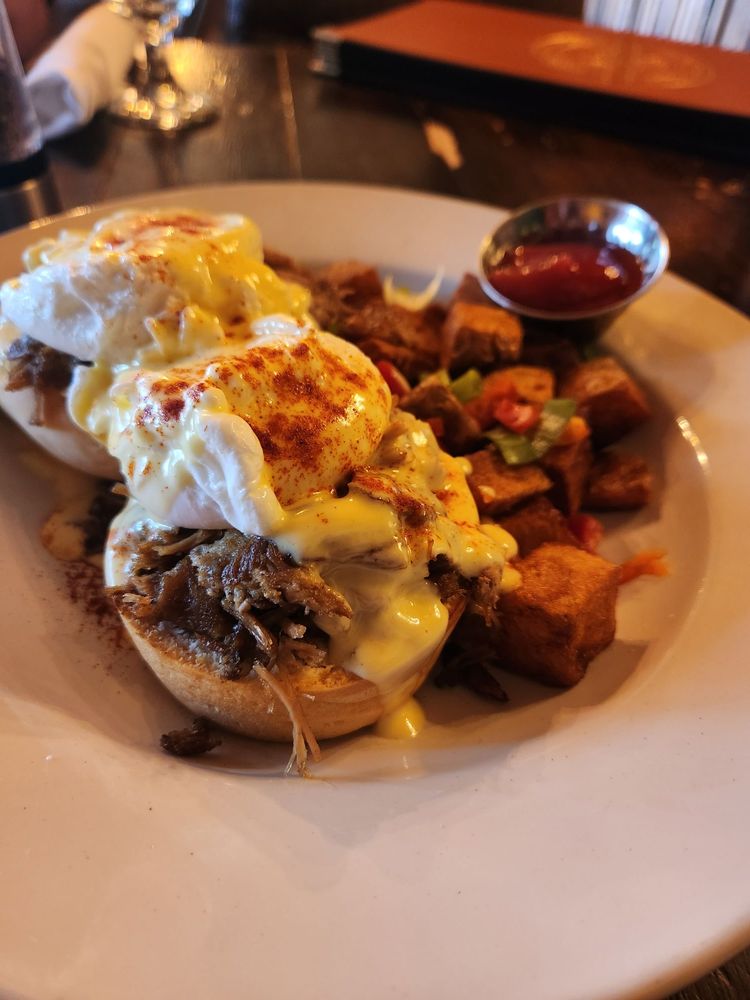 Pulled Pork Benedict