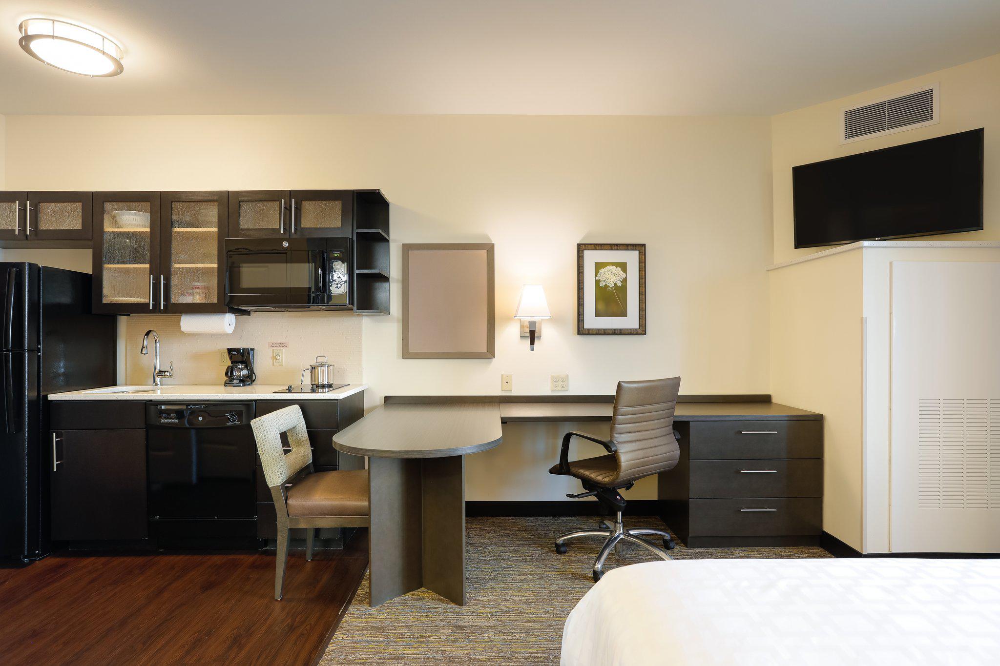 Candlewood Suites Lenexa - Overland Park Area Photo