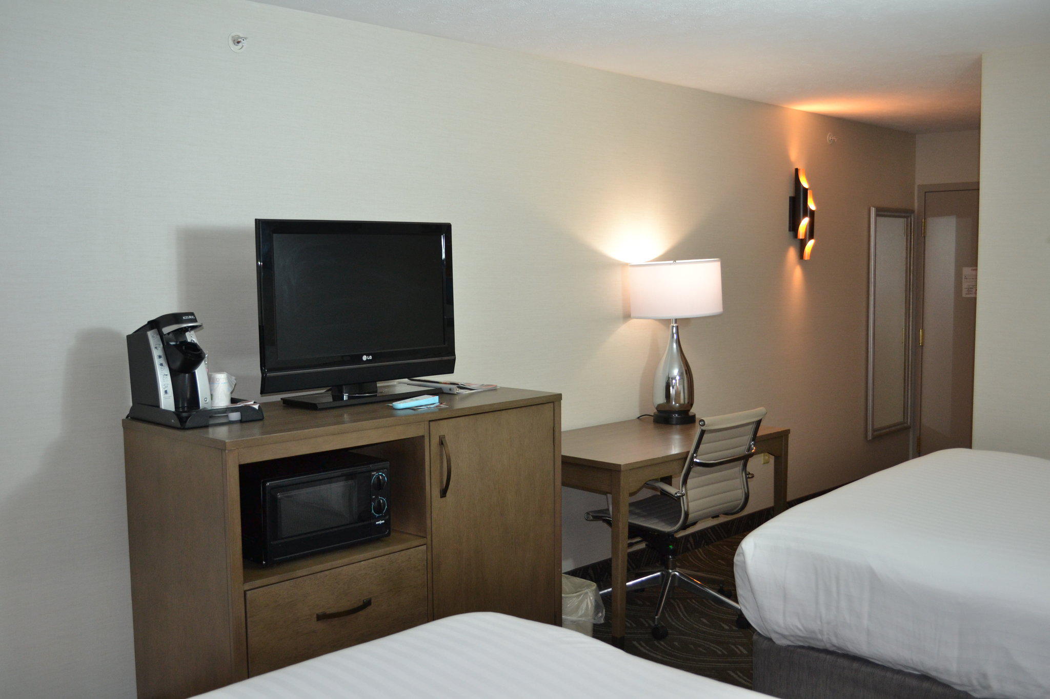 Holiday Inn Express & Suites Kent State University Photo