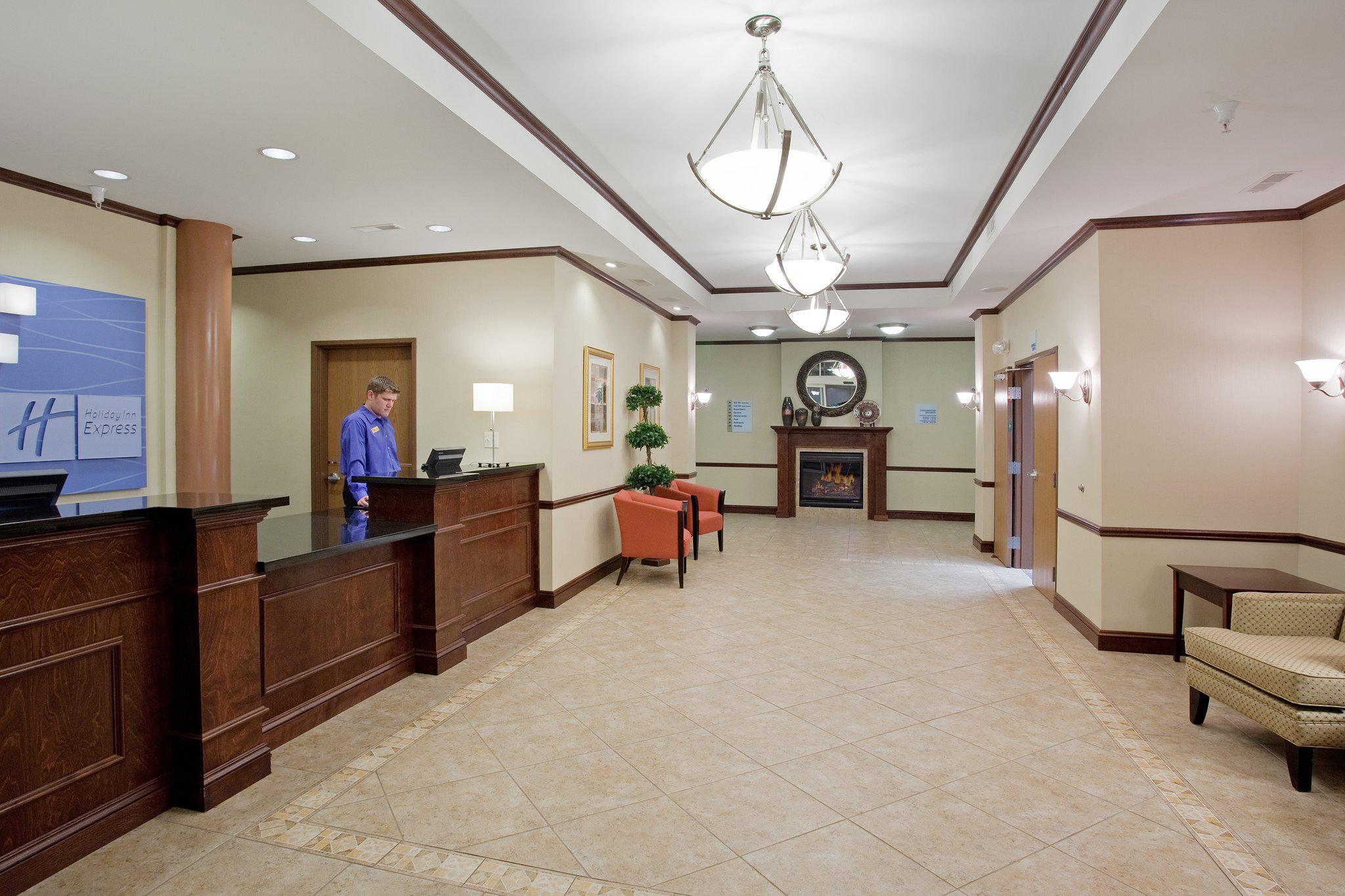 Holiday Inn Express & Suites Buffalo Photo