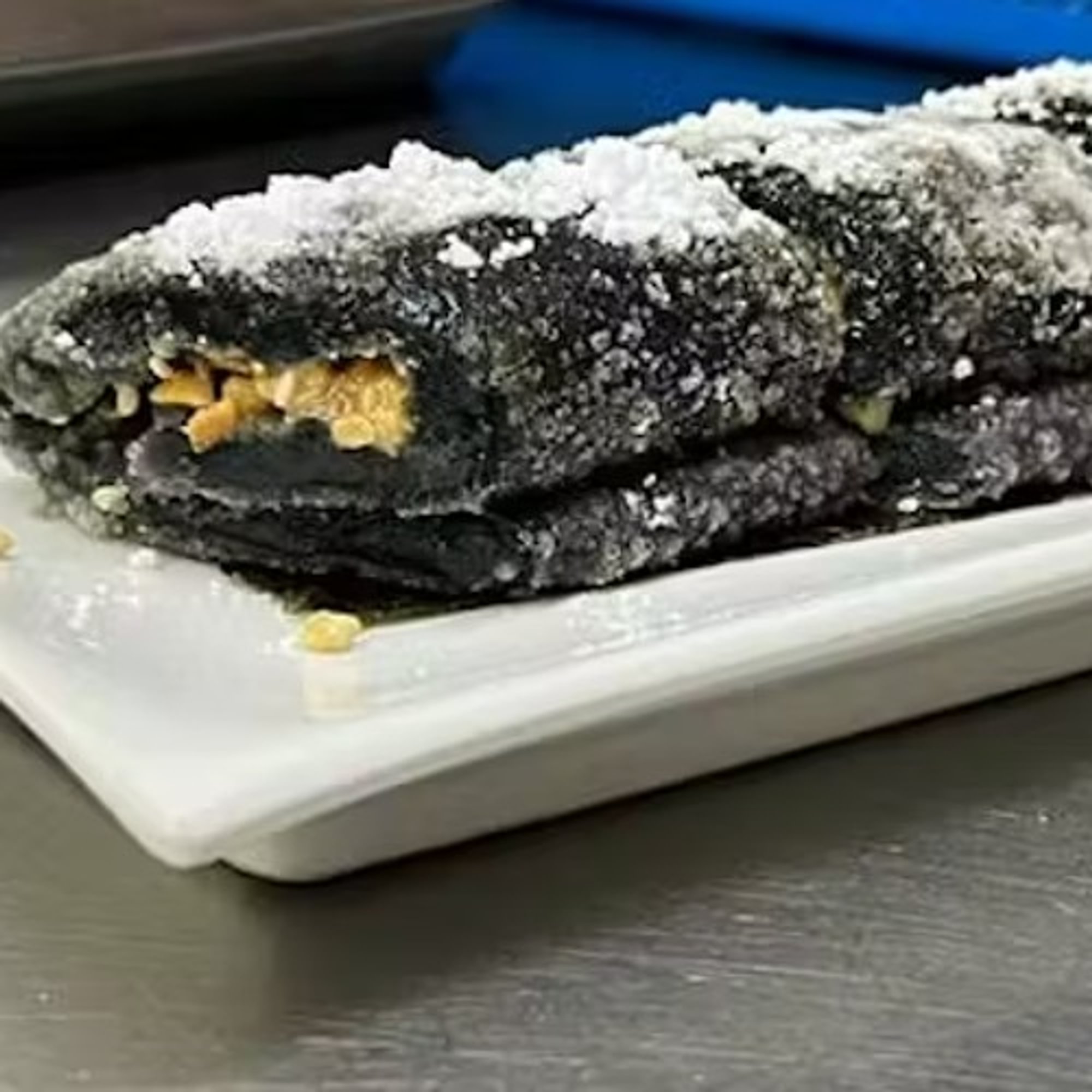 Bamboo Charcoal Sweet Crepe Rolls 竹炭甜薄撐