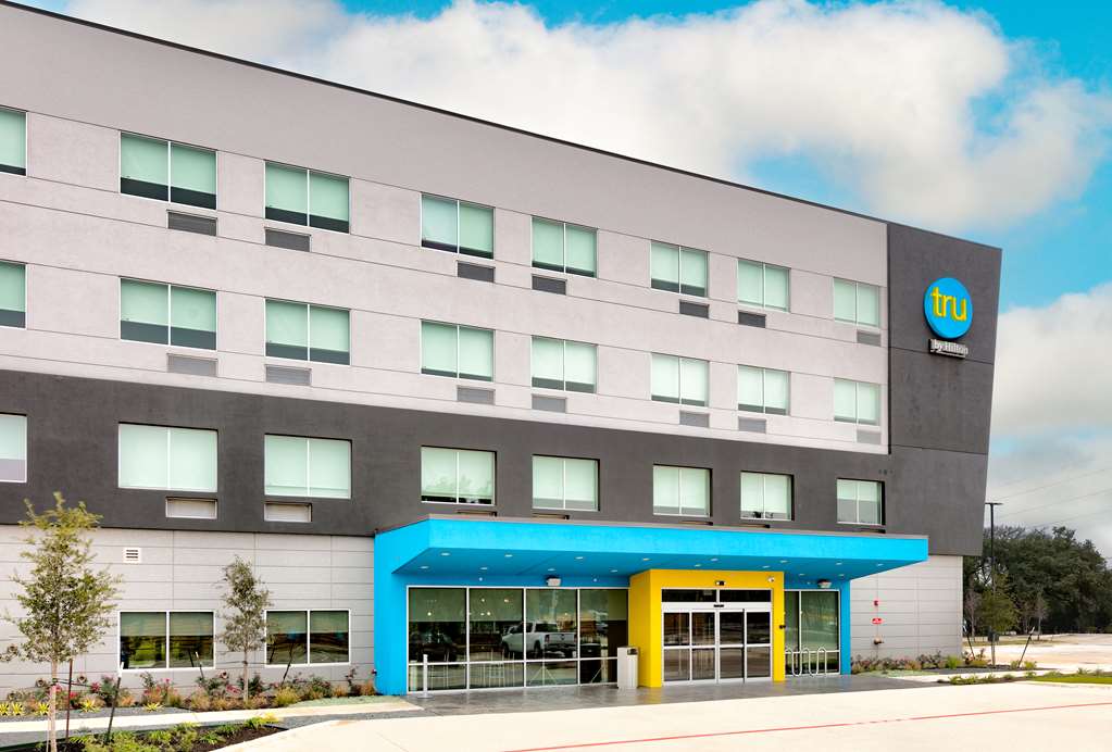 Tru by Hilton Austin NW Arboretum Logo