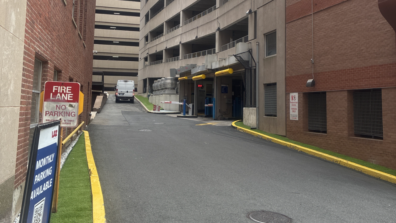 LAZ Parking - Trumbull On The Park