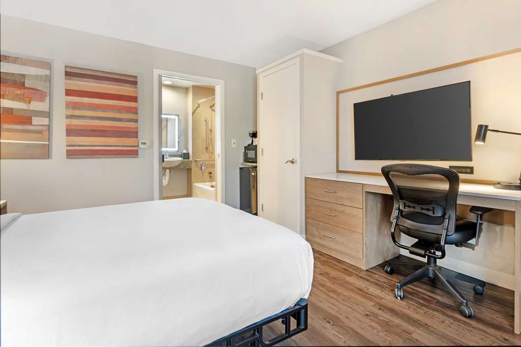 Best Western Plus Rancho Cordova Inn Image