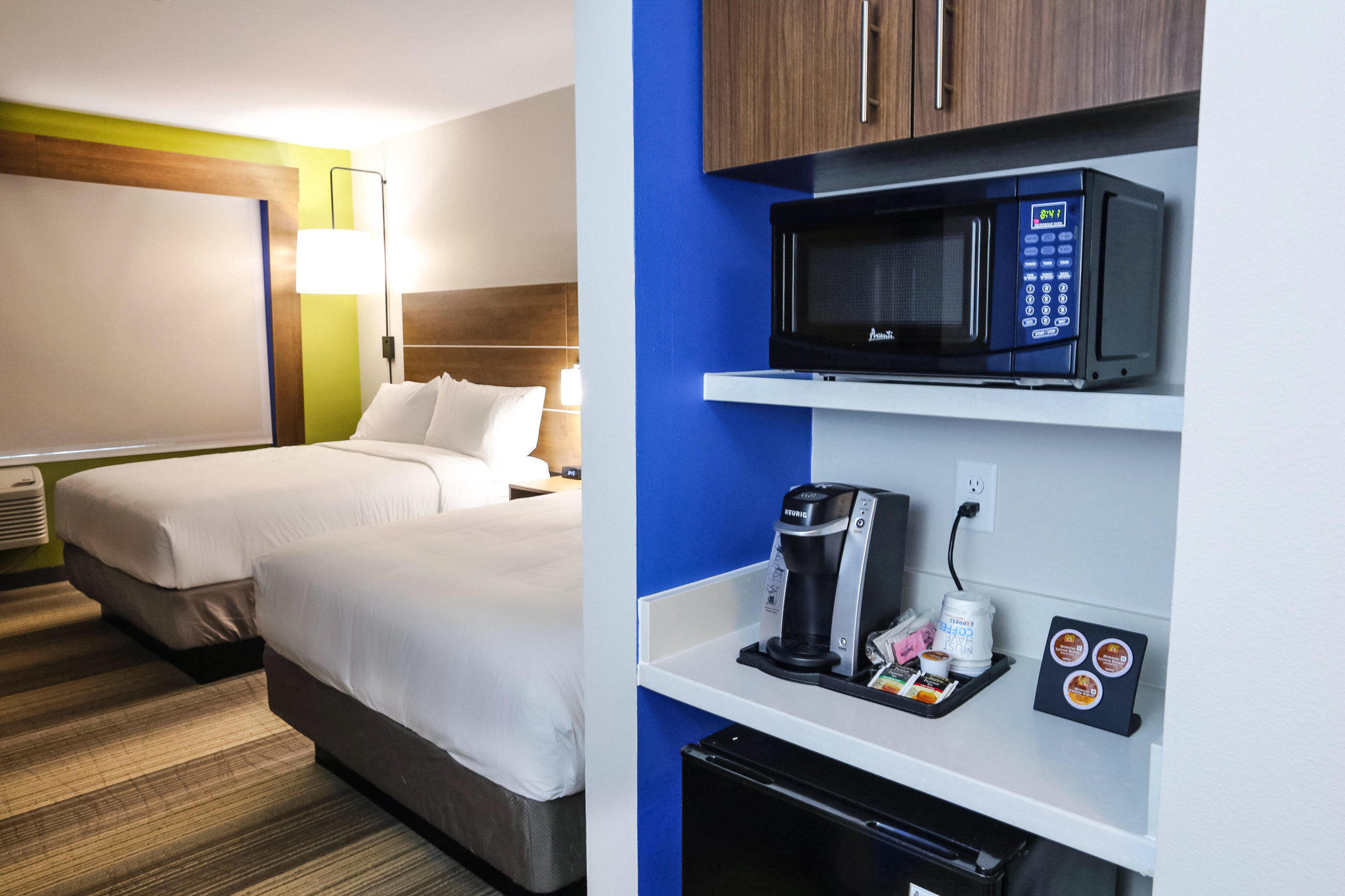 Holiday Inn Express & Suites Houston IAH - Beltway 8 Photo