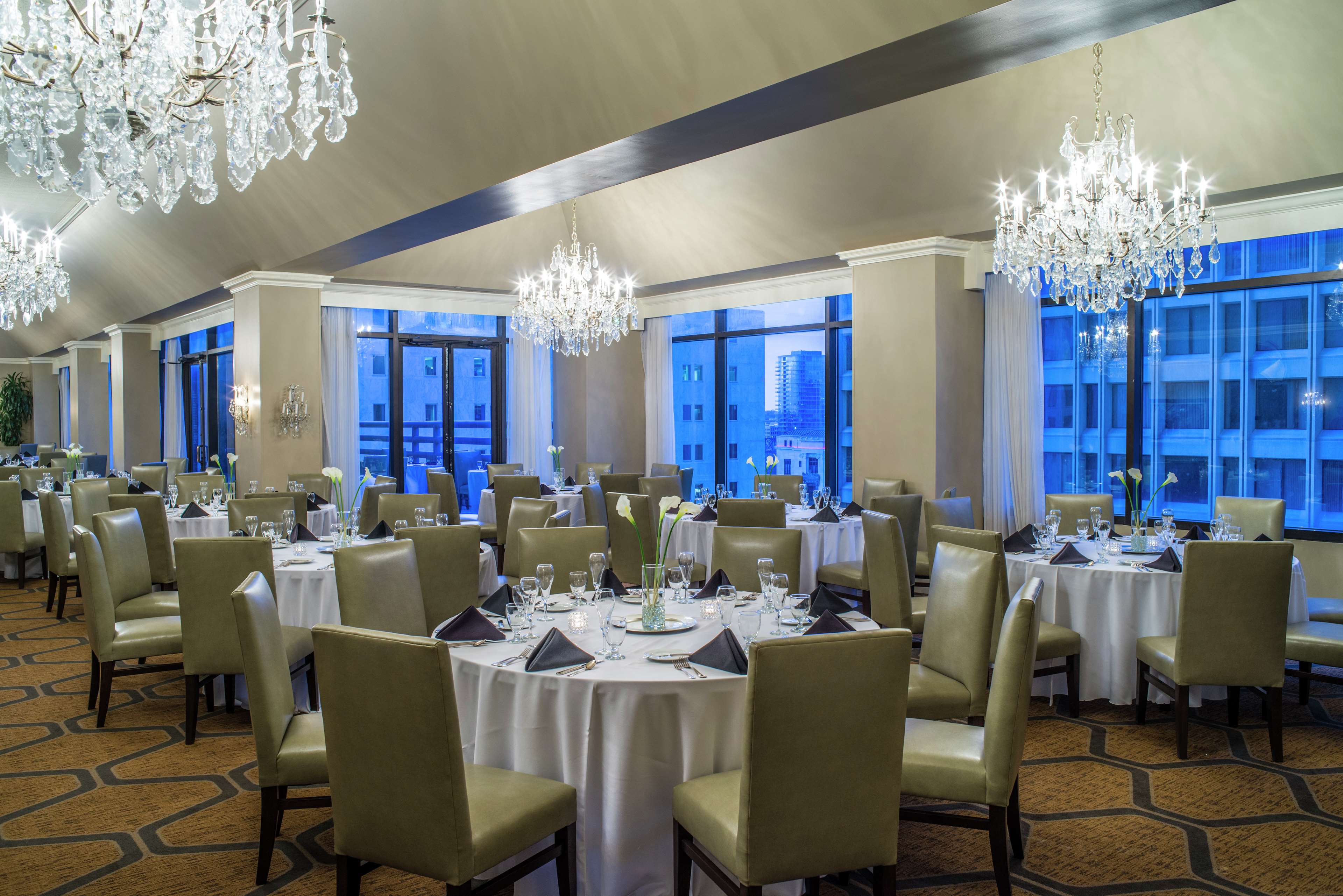 DoubleTree Suites by Hilton Hotel Columbus Downtown Photo