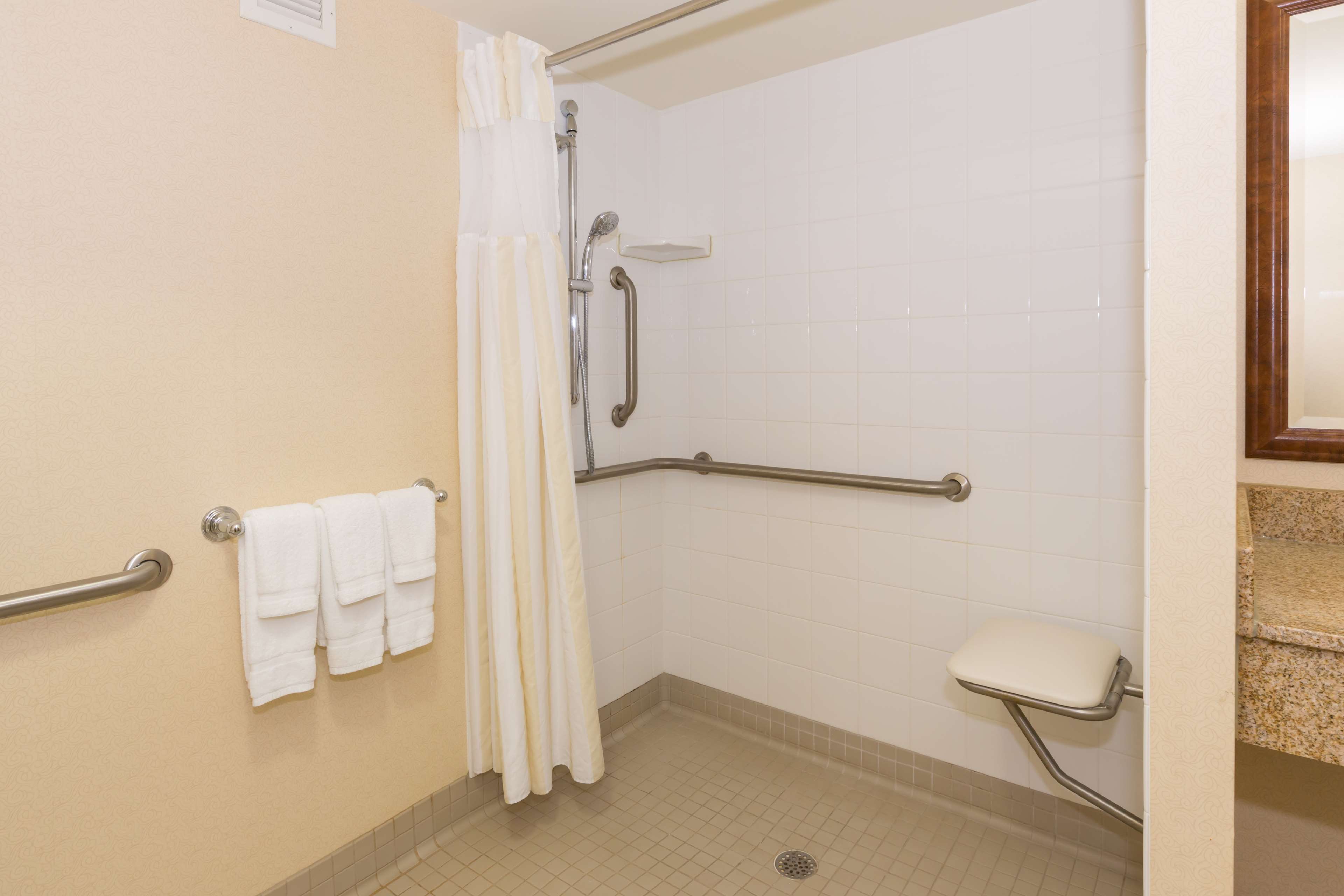 Guest room bath