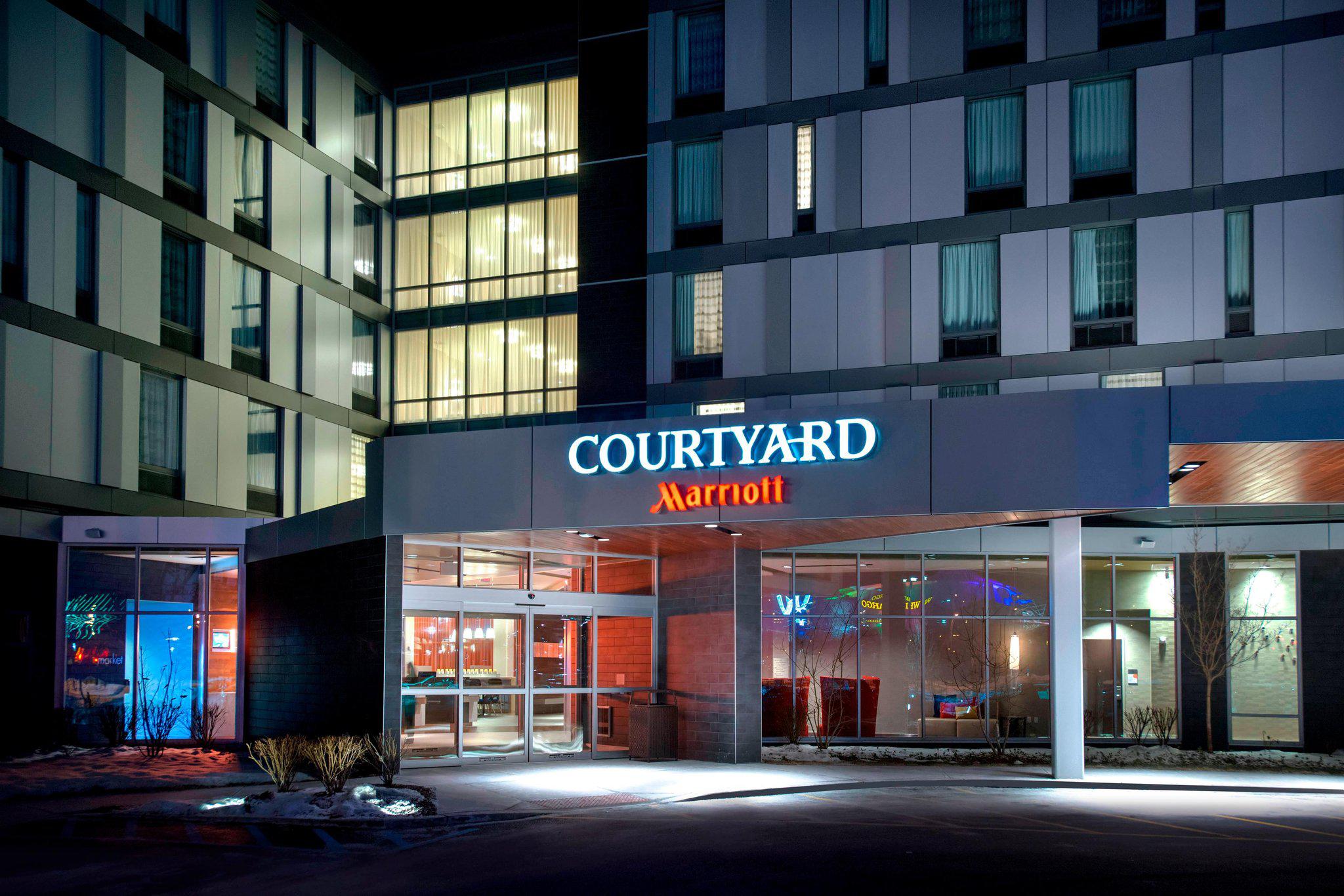 Courtyard by Marriott Philadelphia South at The Navy Yard Photo