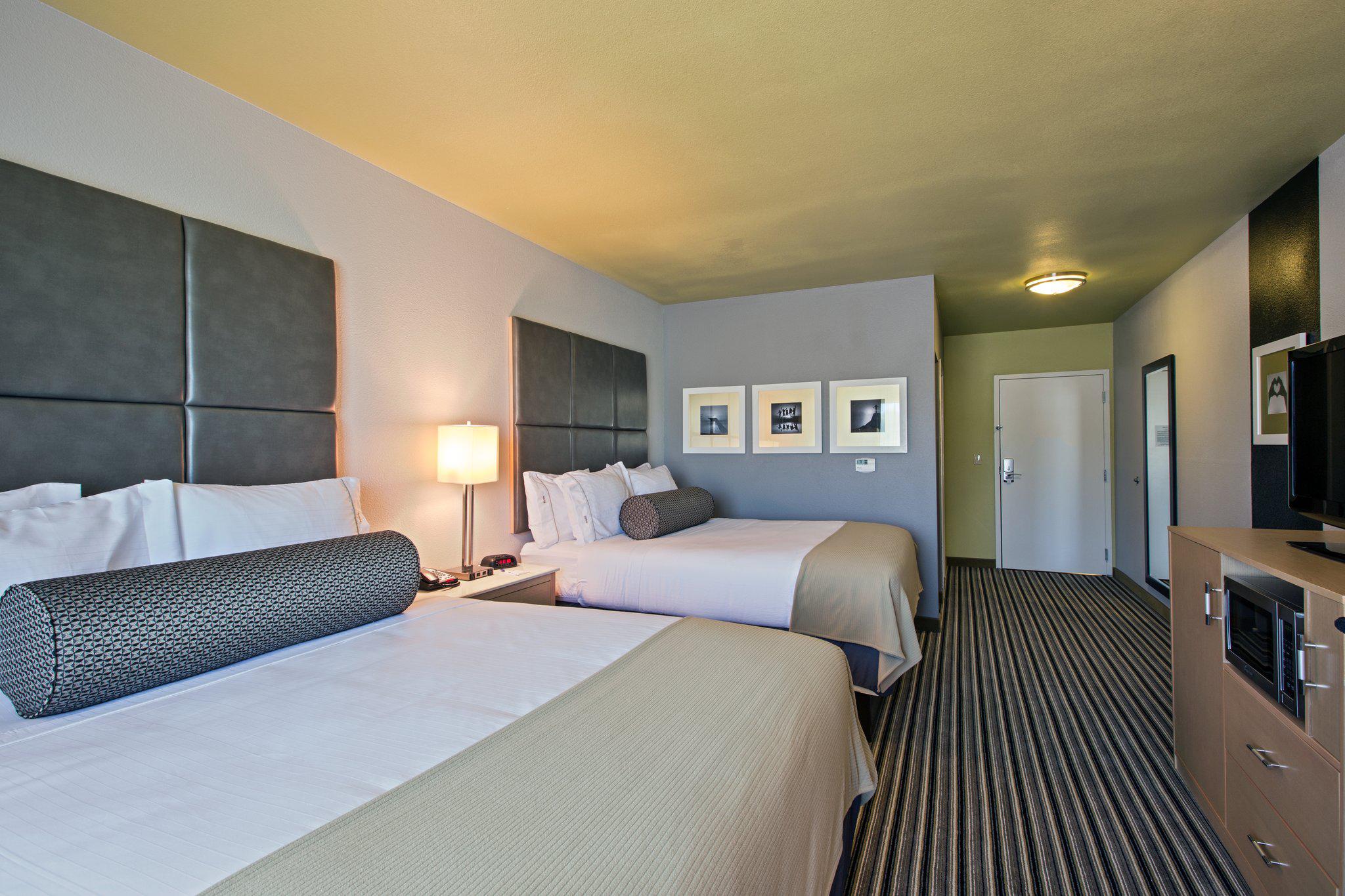 Holiday Inn Express & Suites Carlisle - Harrisburg Area Photo