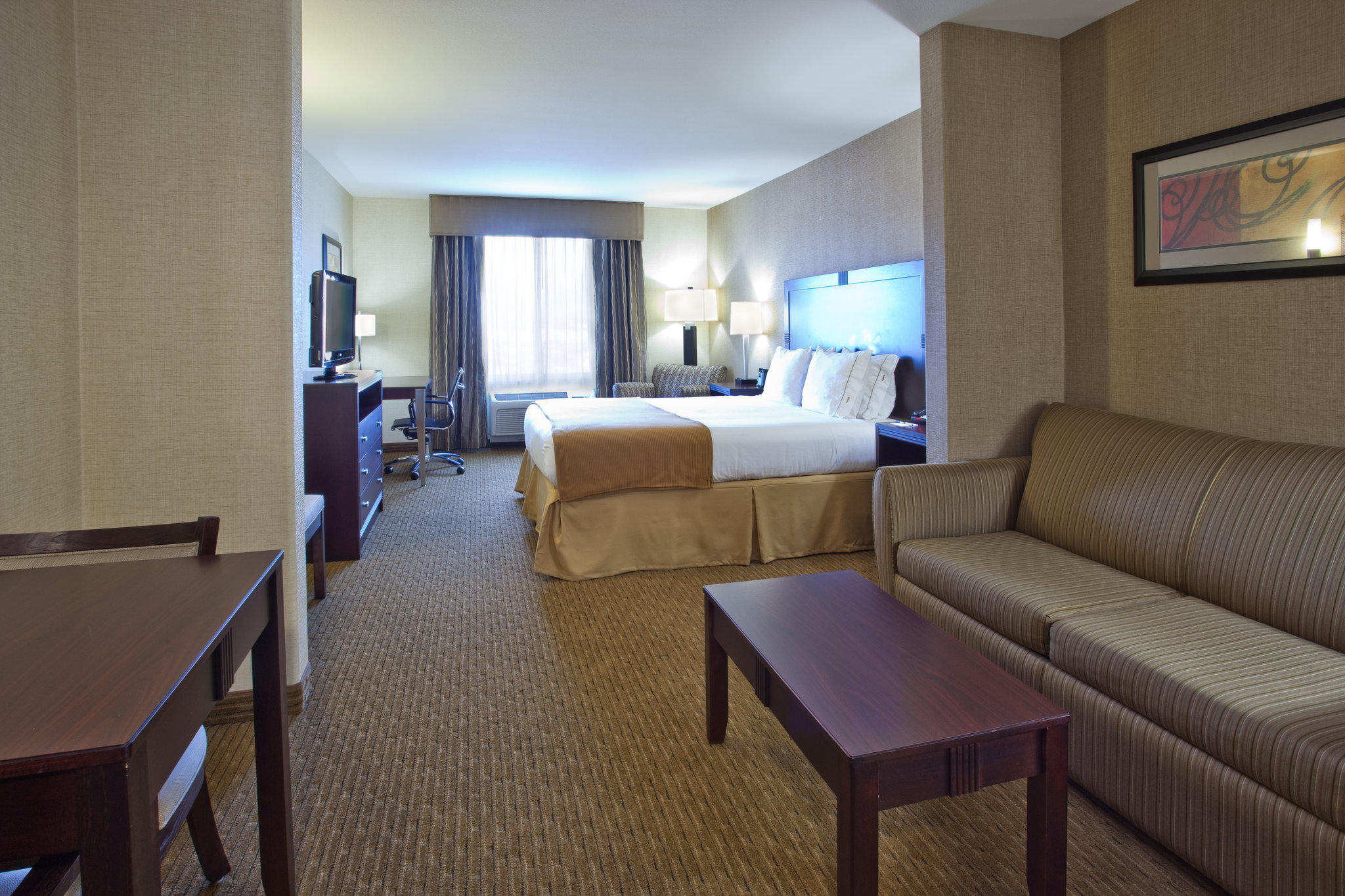 Holiday Inn Express & Suites Fresno South Photo