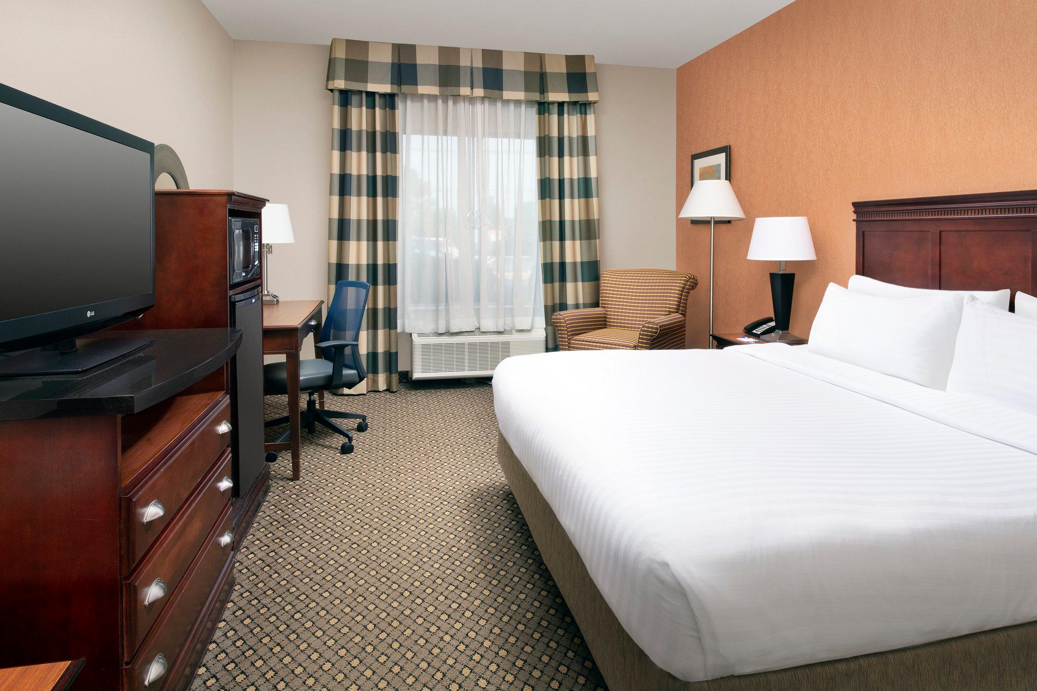 Holiday Inn Express & Suites Chambersburg Photo