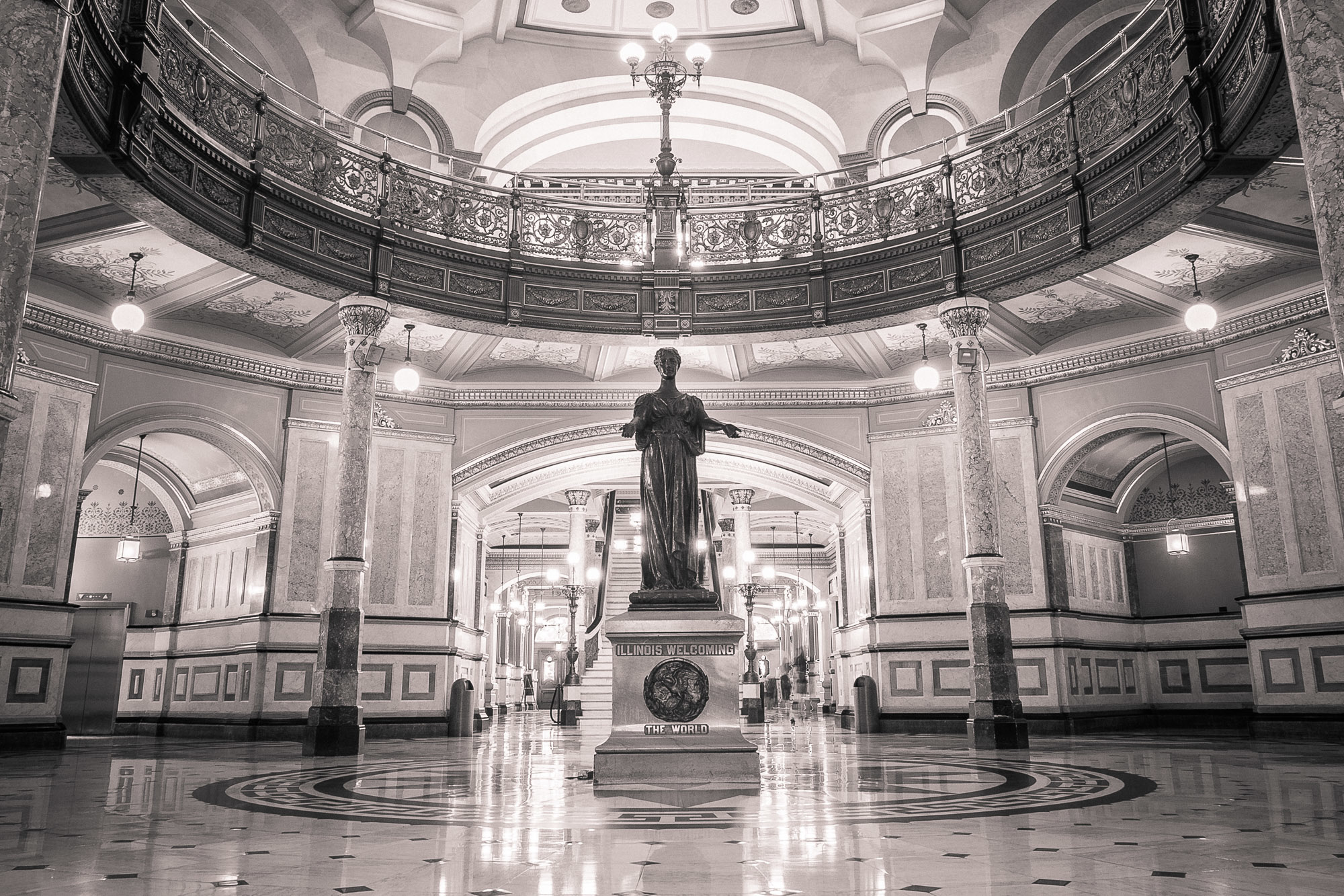 Illinois State Capital. Photo copyright Miceli Productions. http://MiceliProductions.com