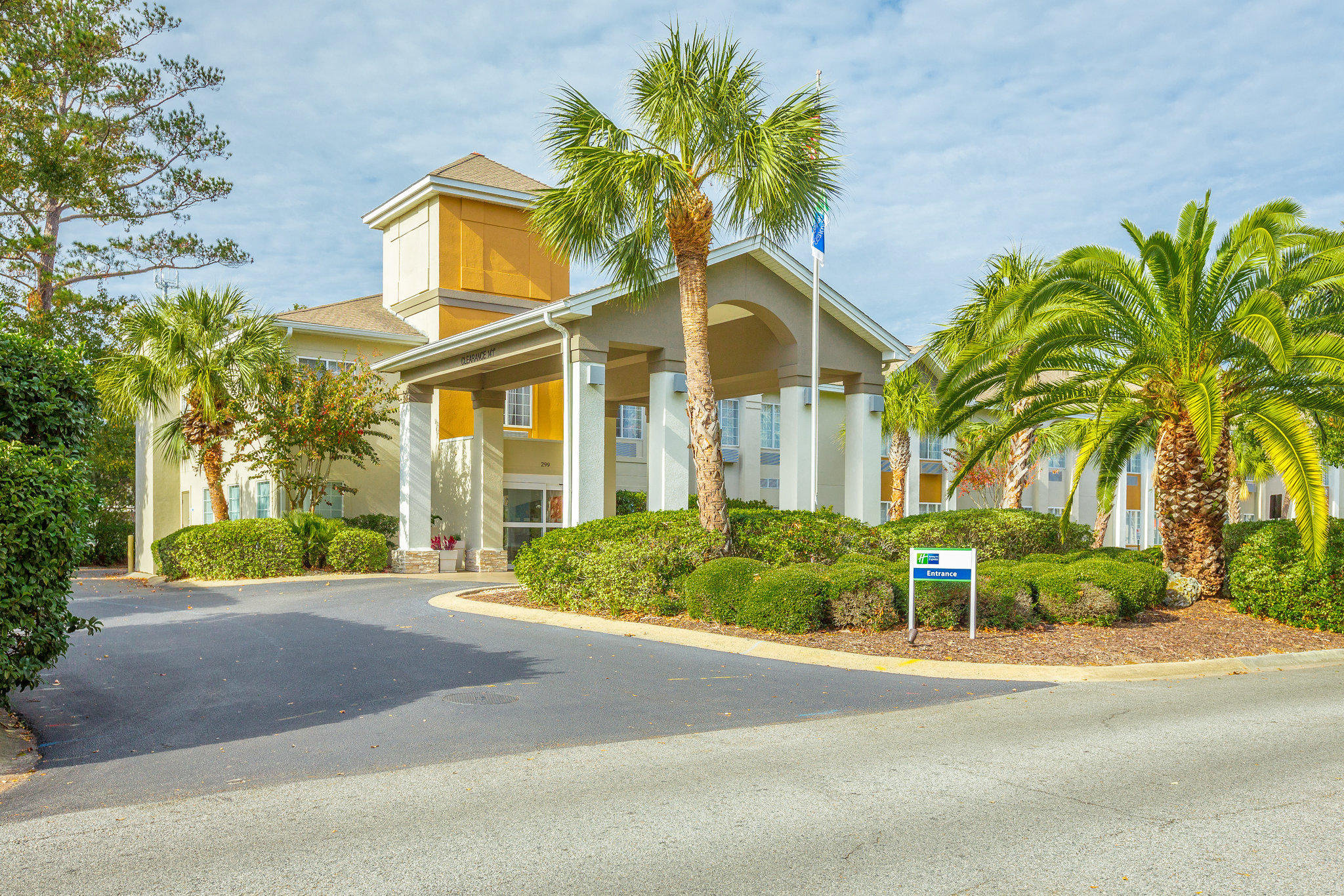 Holiday Inn Express Saint Simons Island Photo