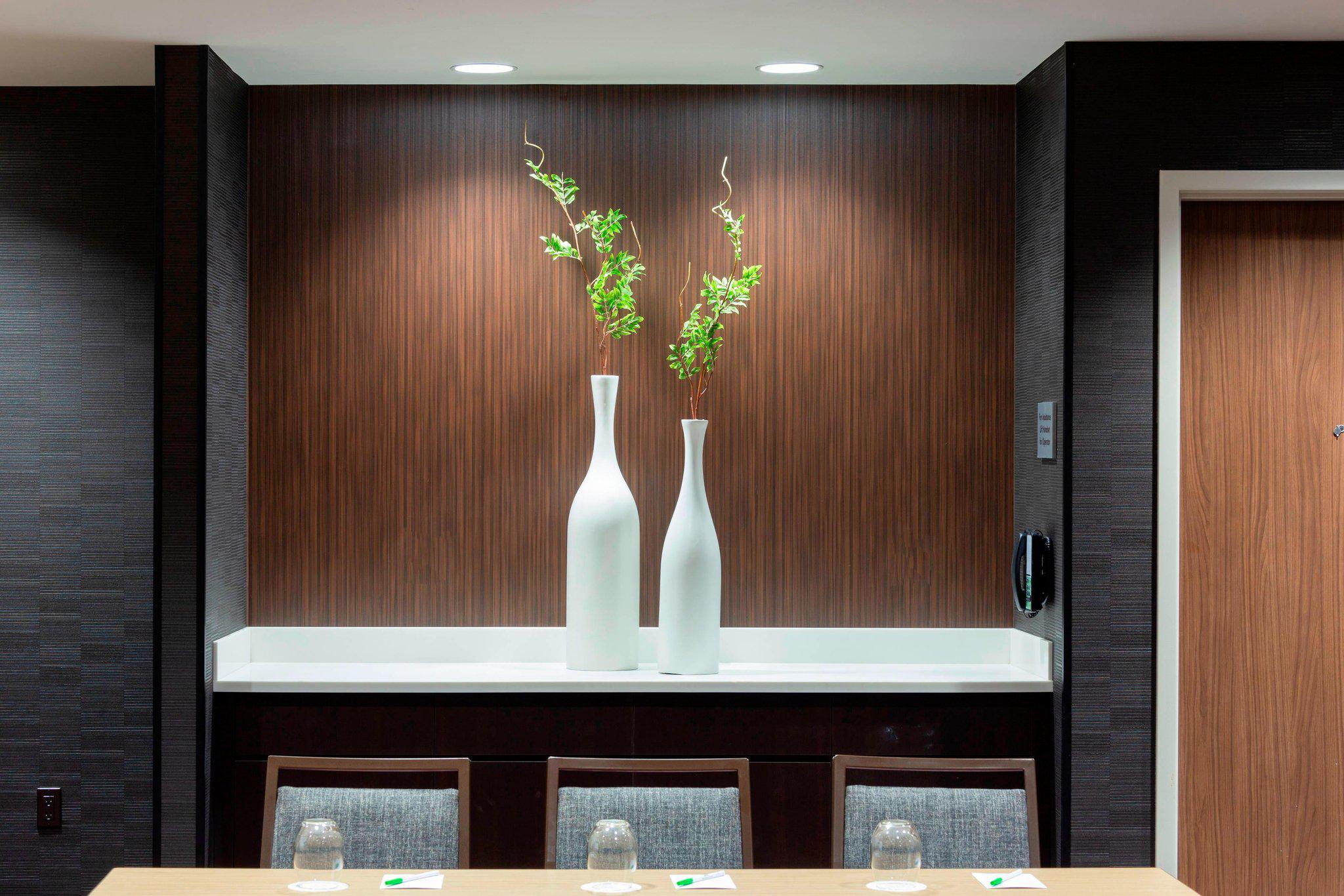 Courtyard by Marriott New York Queens/Fresh Meadows Photo