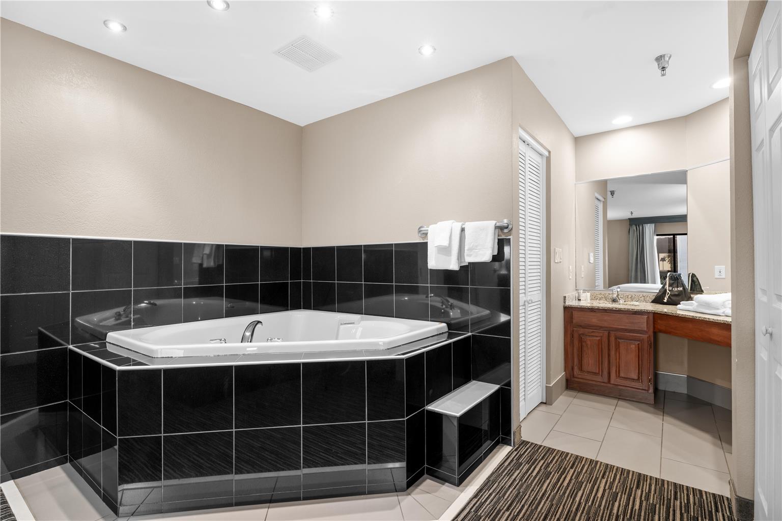 Best Western Courtview Hotel Image