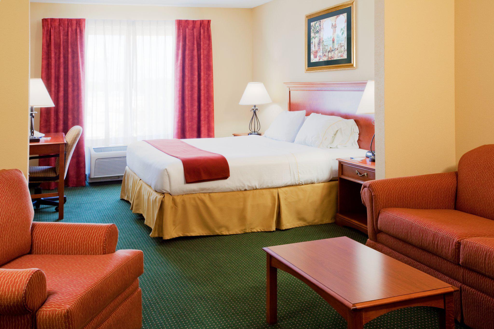 Holiday Inn Express & Suites Brooksville West Photo