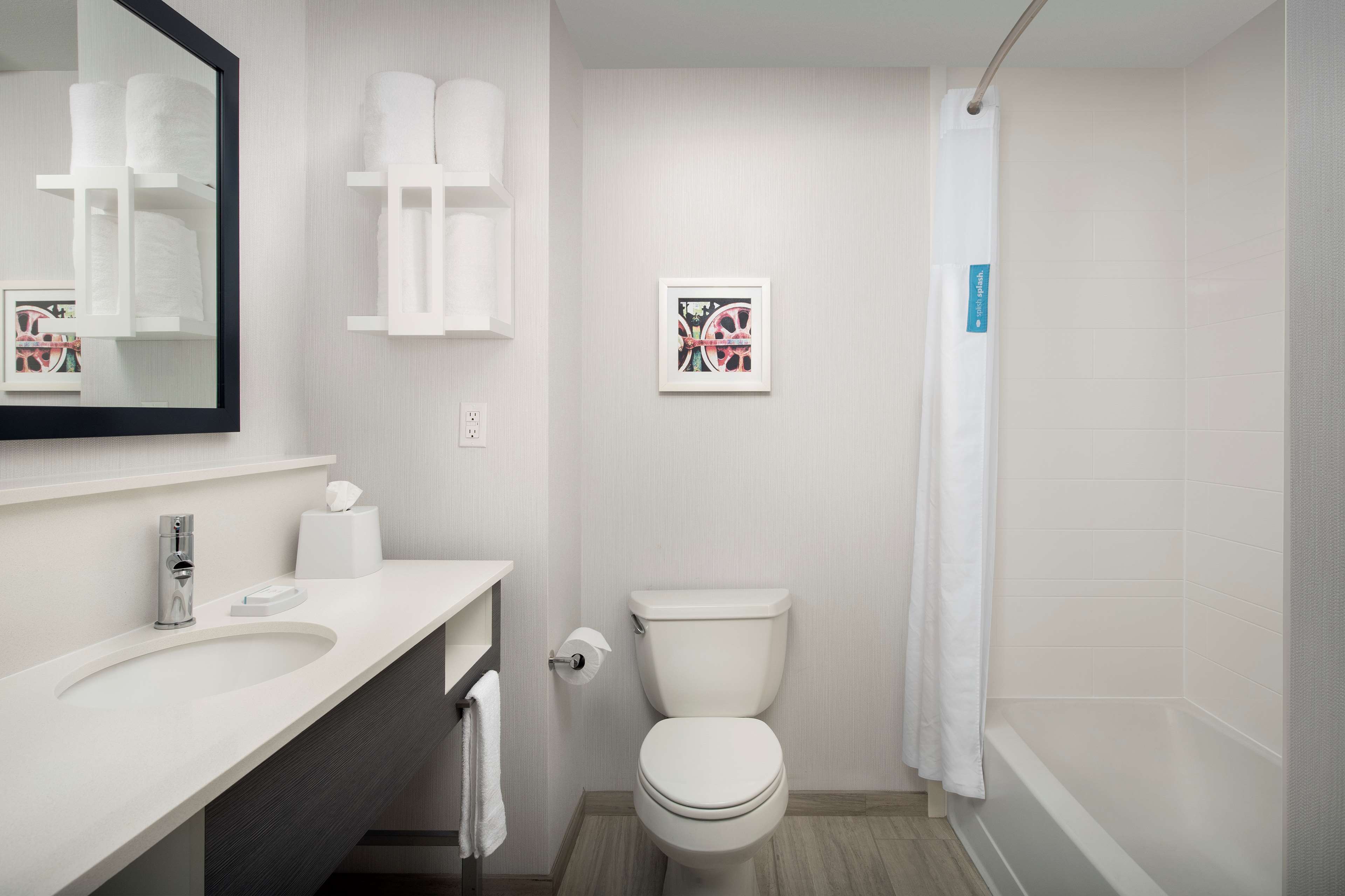 Guest room bath