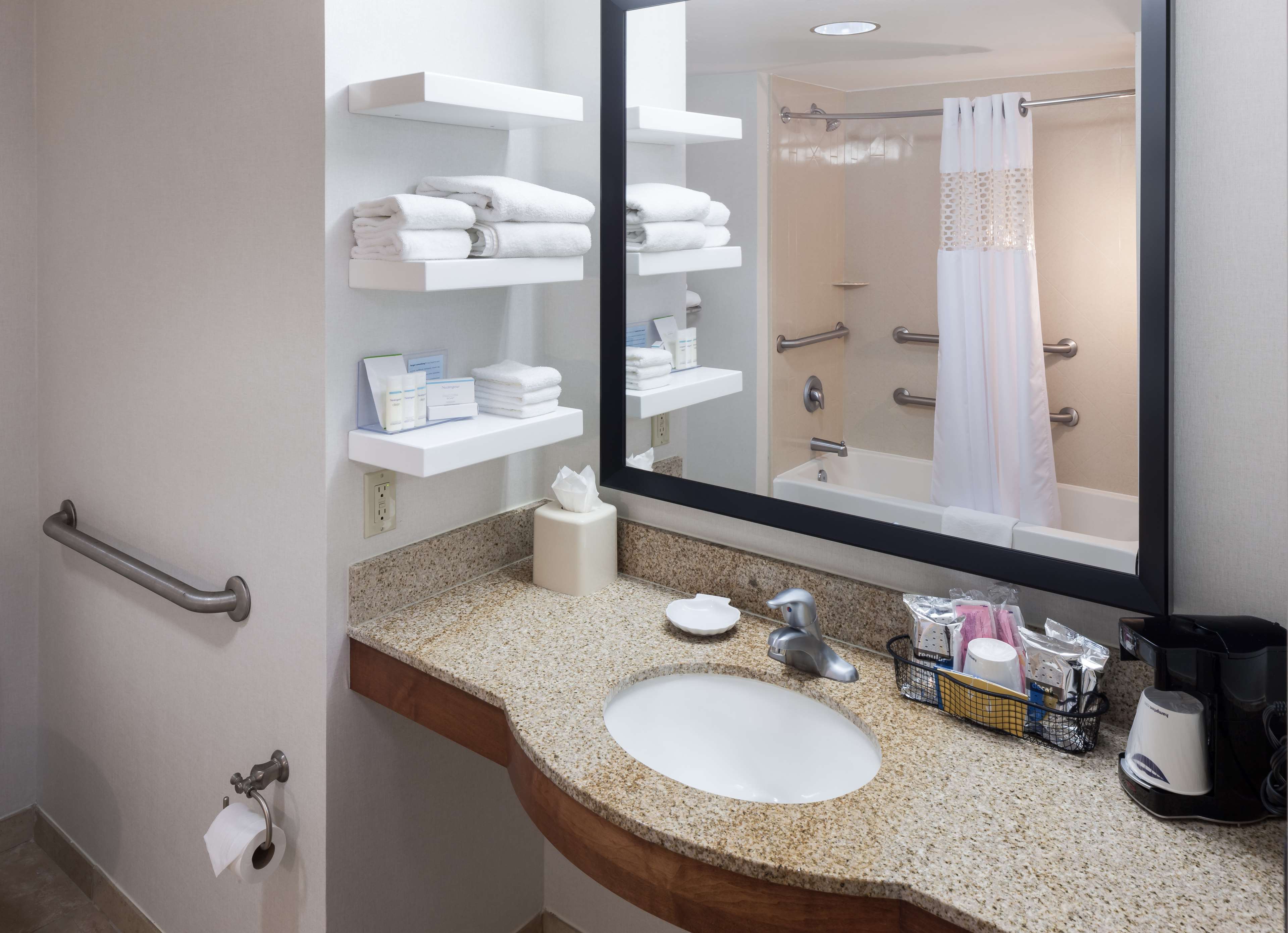 Guest room bath