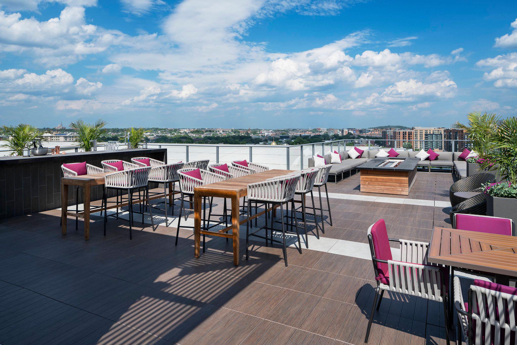 Courtyard by Marriott Washington Downtown/Convention Center Photo