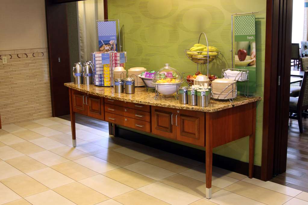 Hampton Inn & Suites Paducah Image