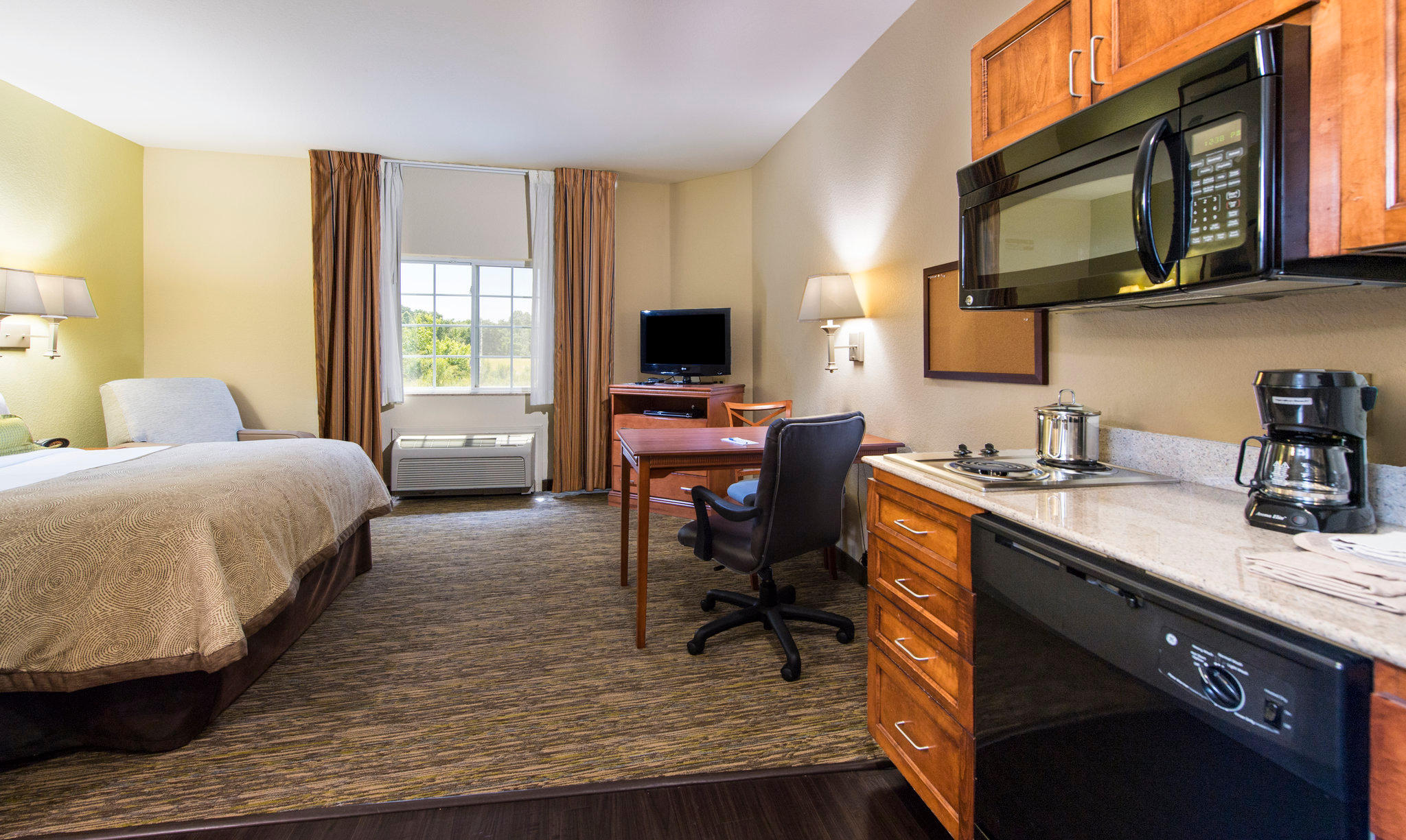 Candlewood Suites Macon Photo