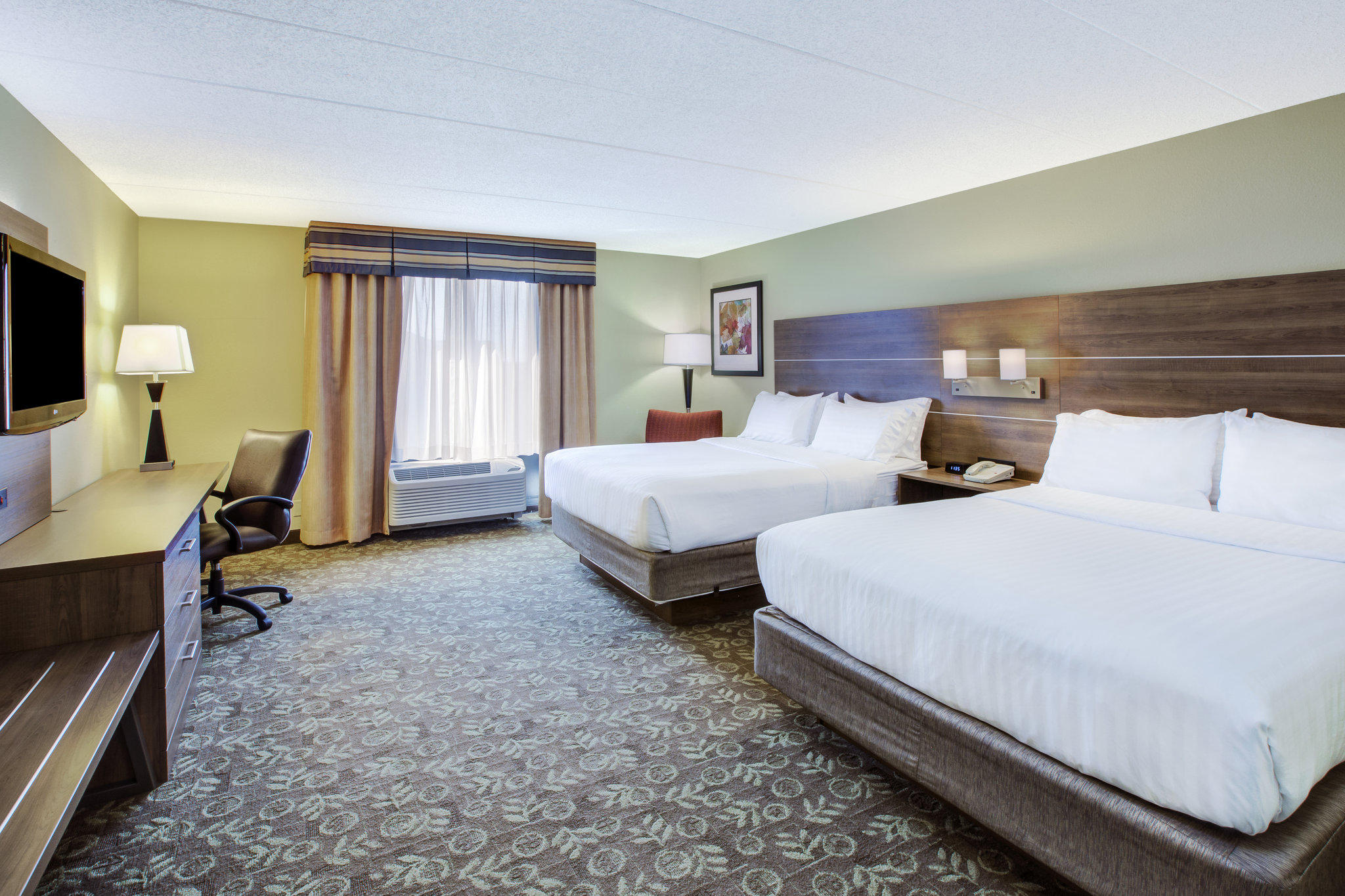 Holiday Inn Express & Suites Fort Wayne Photo