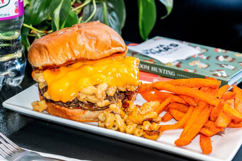 BBQ Mac and Cheese Burger