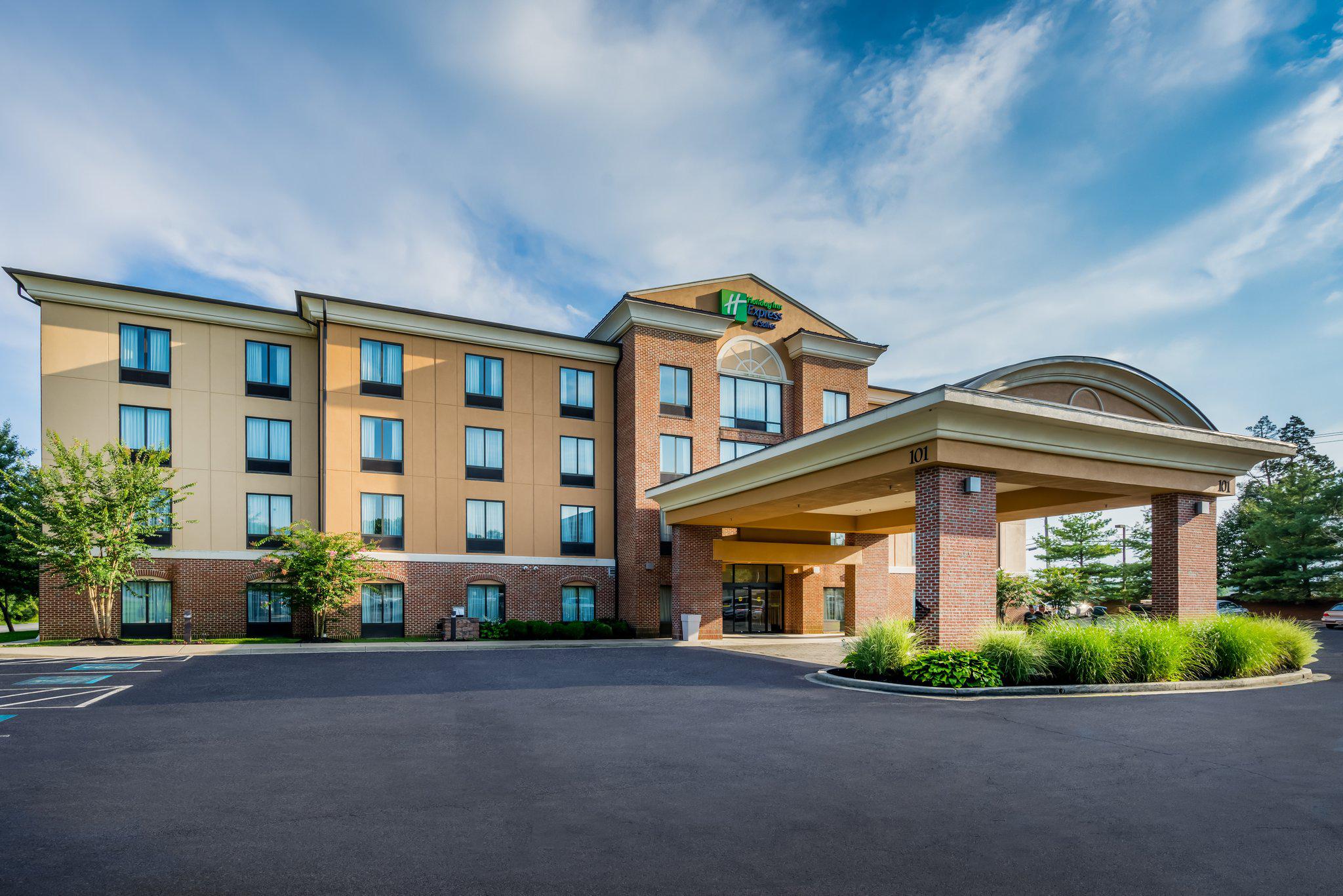 Holiday Inn Express & Suites North East Photo