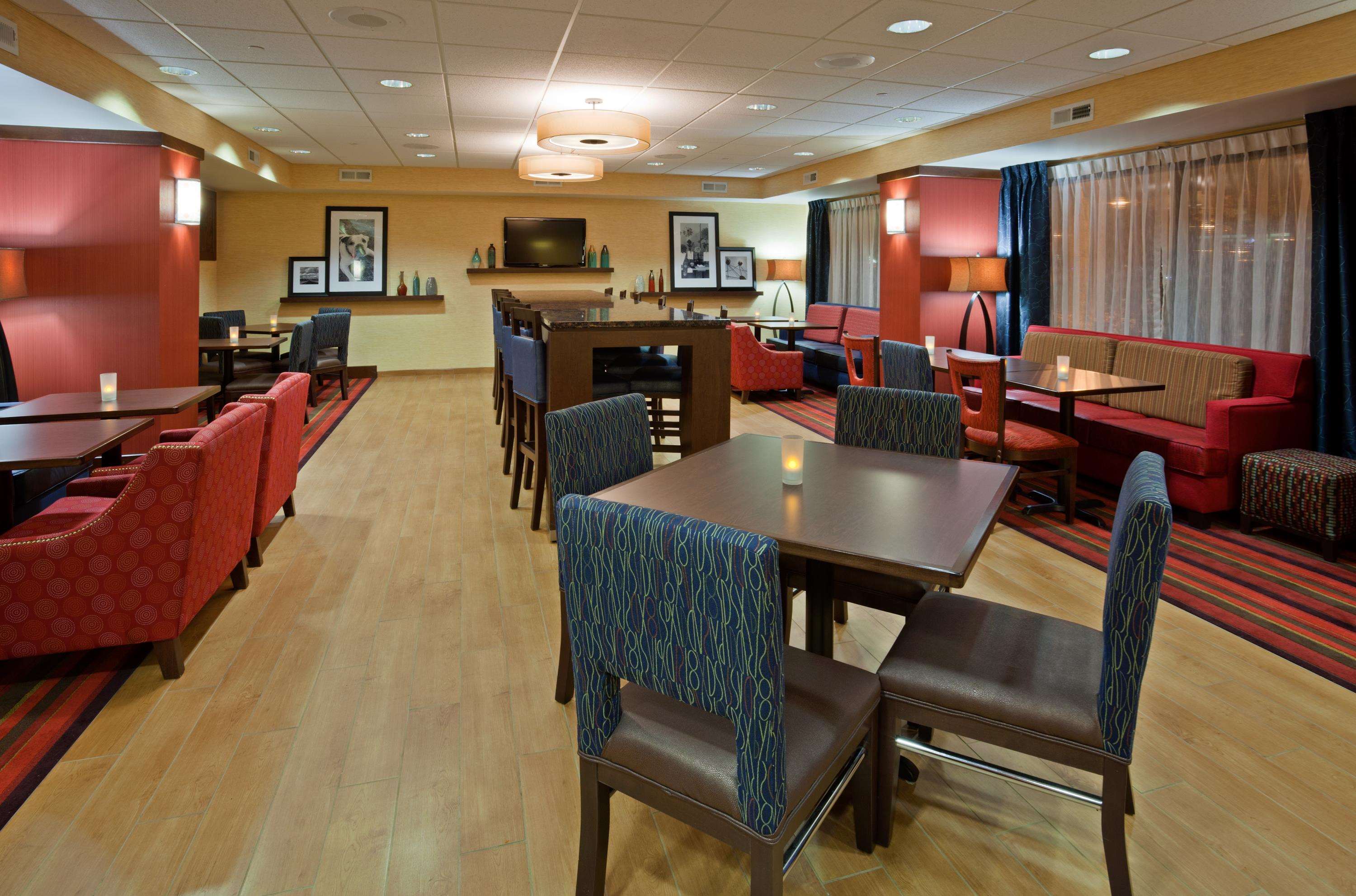 Hampton Inn Milwaukee-Airport Photo