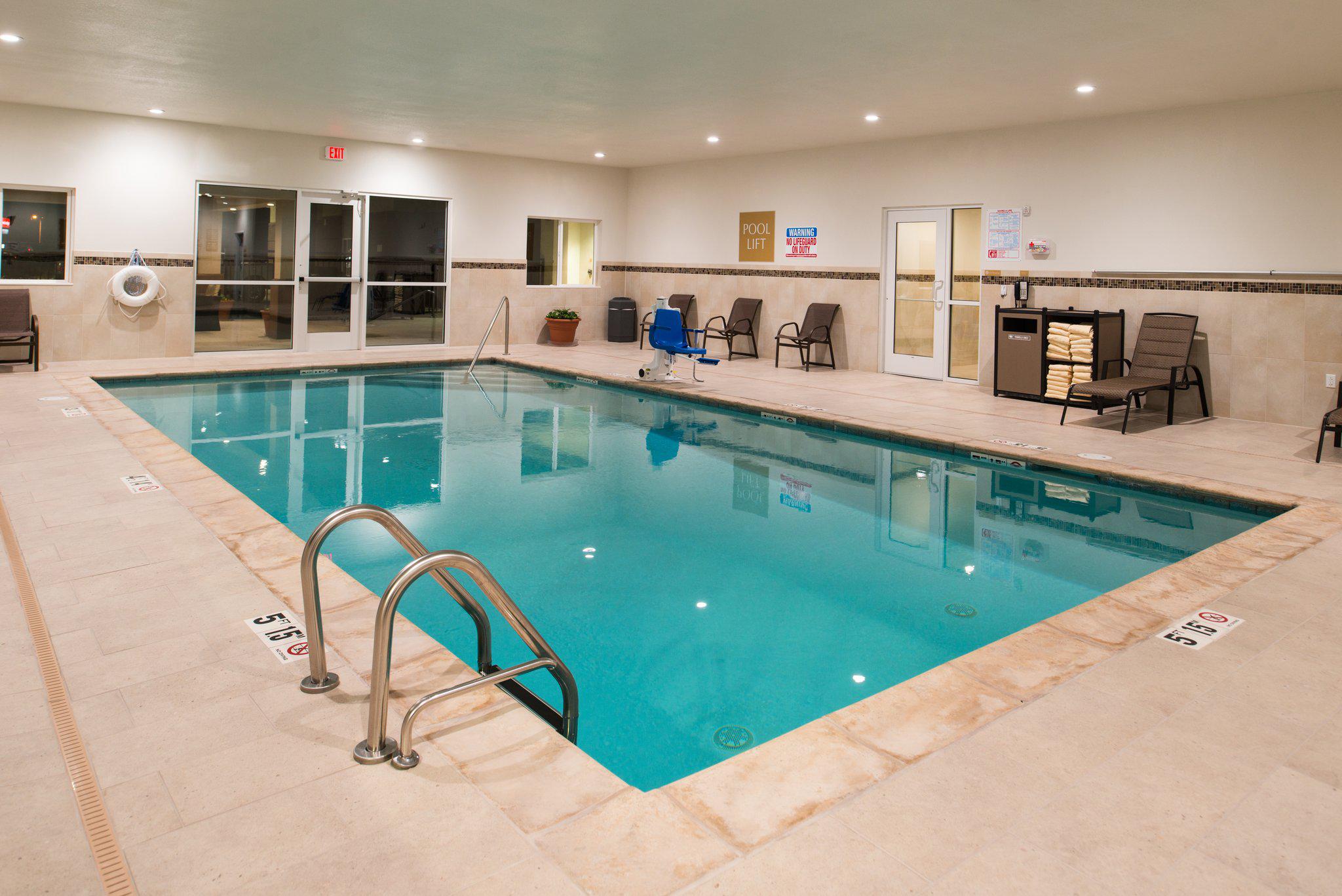 Candlewood Suites Carlsbad South Photo