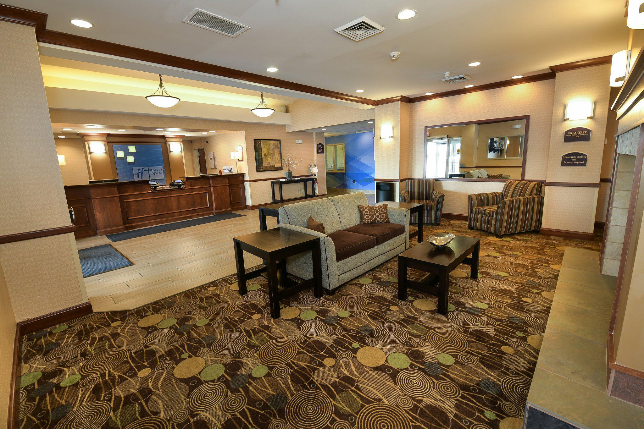 Holiday Inn Express & Suites Grand Forks Photo