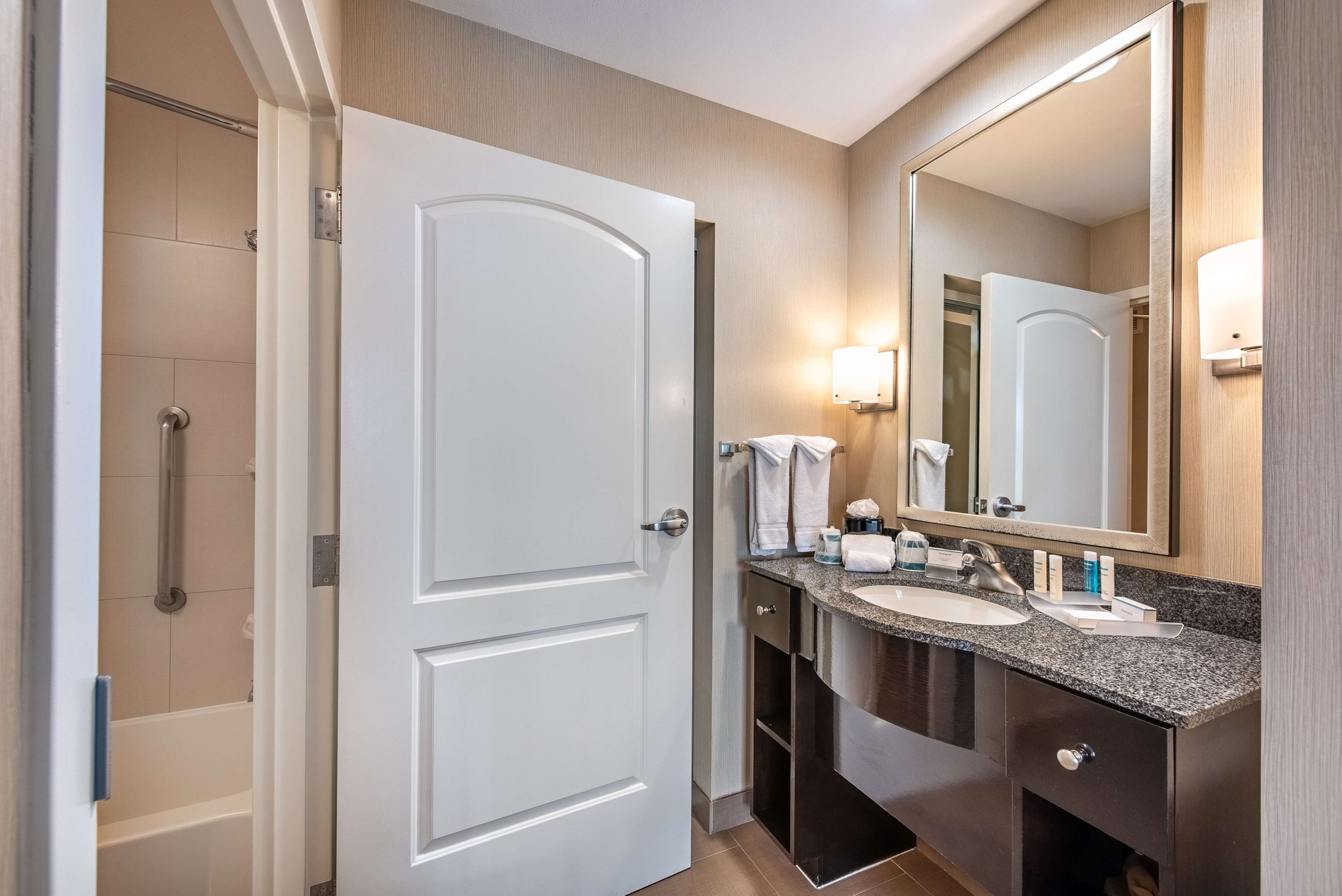 Guest room bath