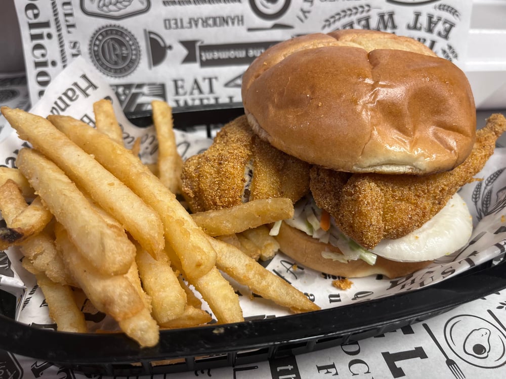 Delta Cat Sandwich + FRIES