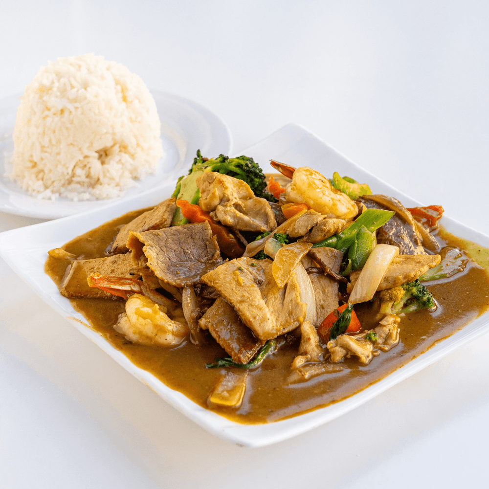 Vegetables with Combination of Calamari, and Shrimp