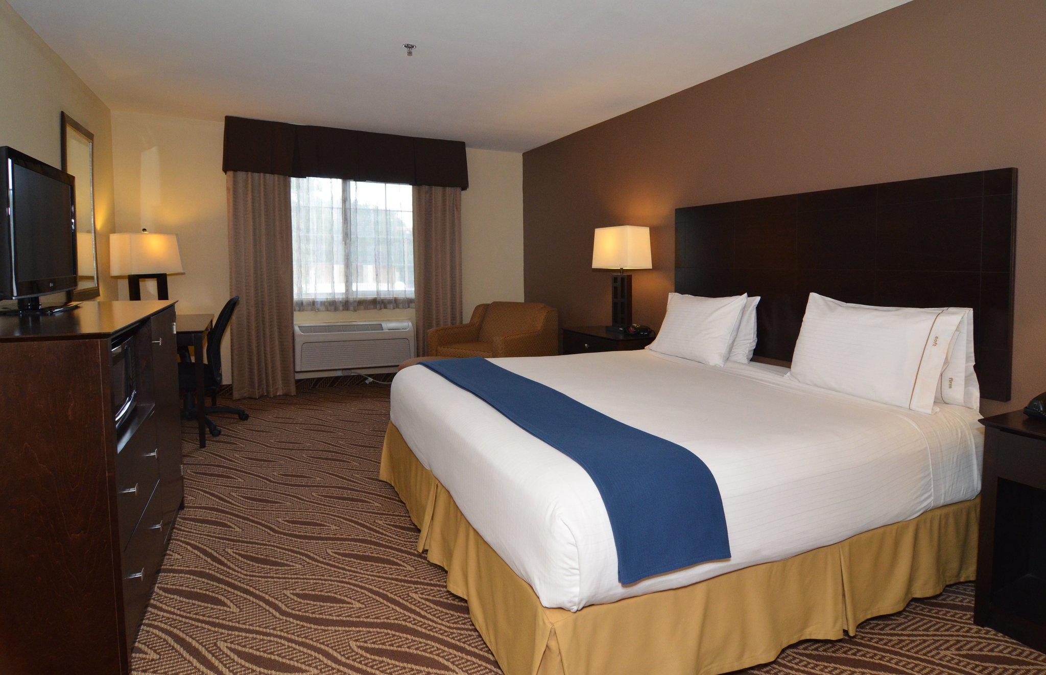 Holiday Inn Express & Suites San Antonio-Airport North Photo